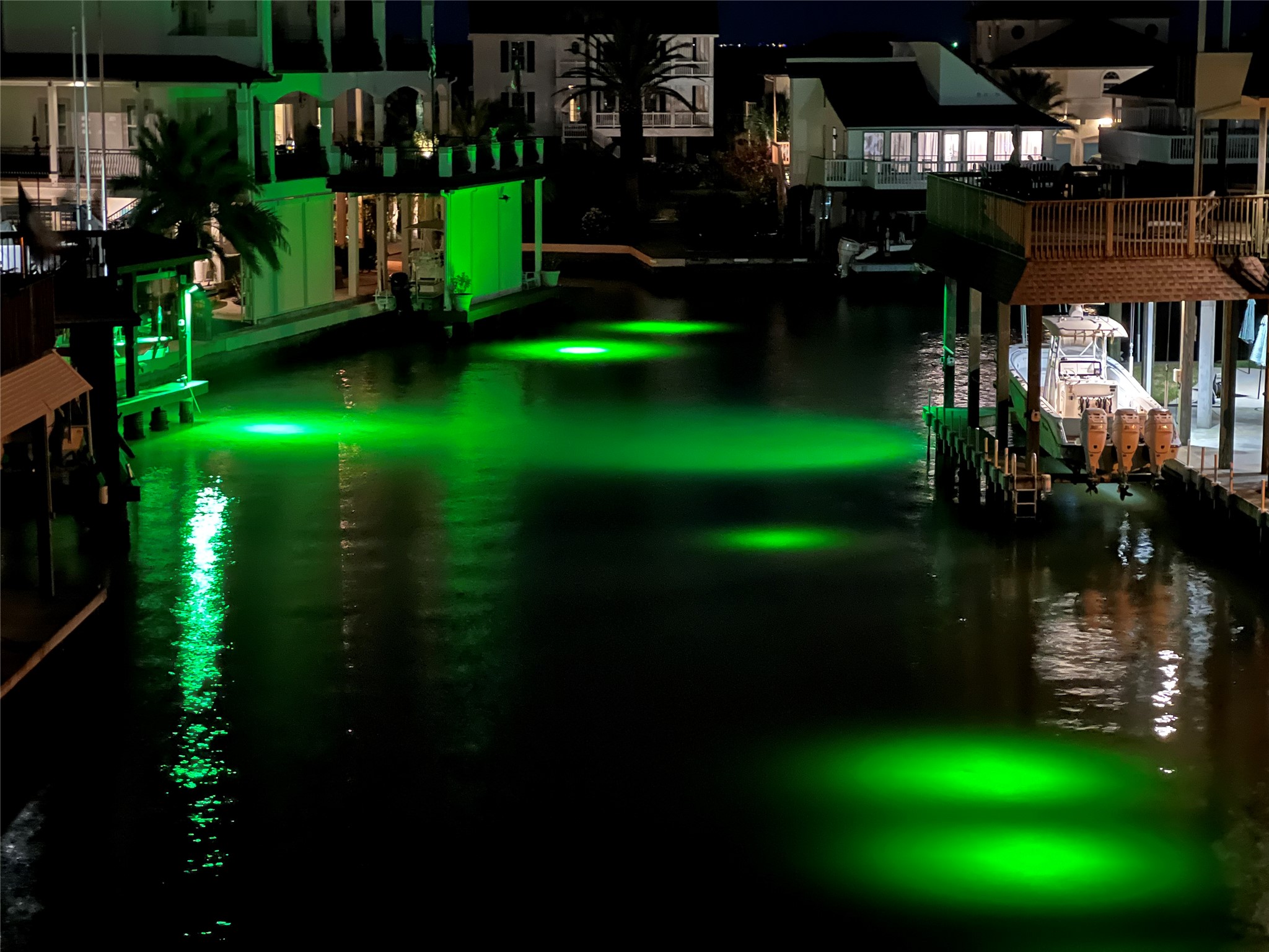 When the sun goes down, the waterfront takes on a whole new look. Underwater green lights illuminate the canal, attracting fish and creating a captivating view right from your deck.