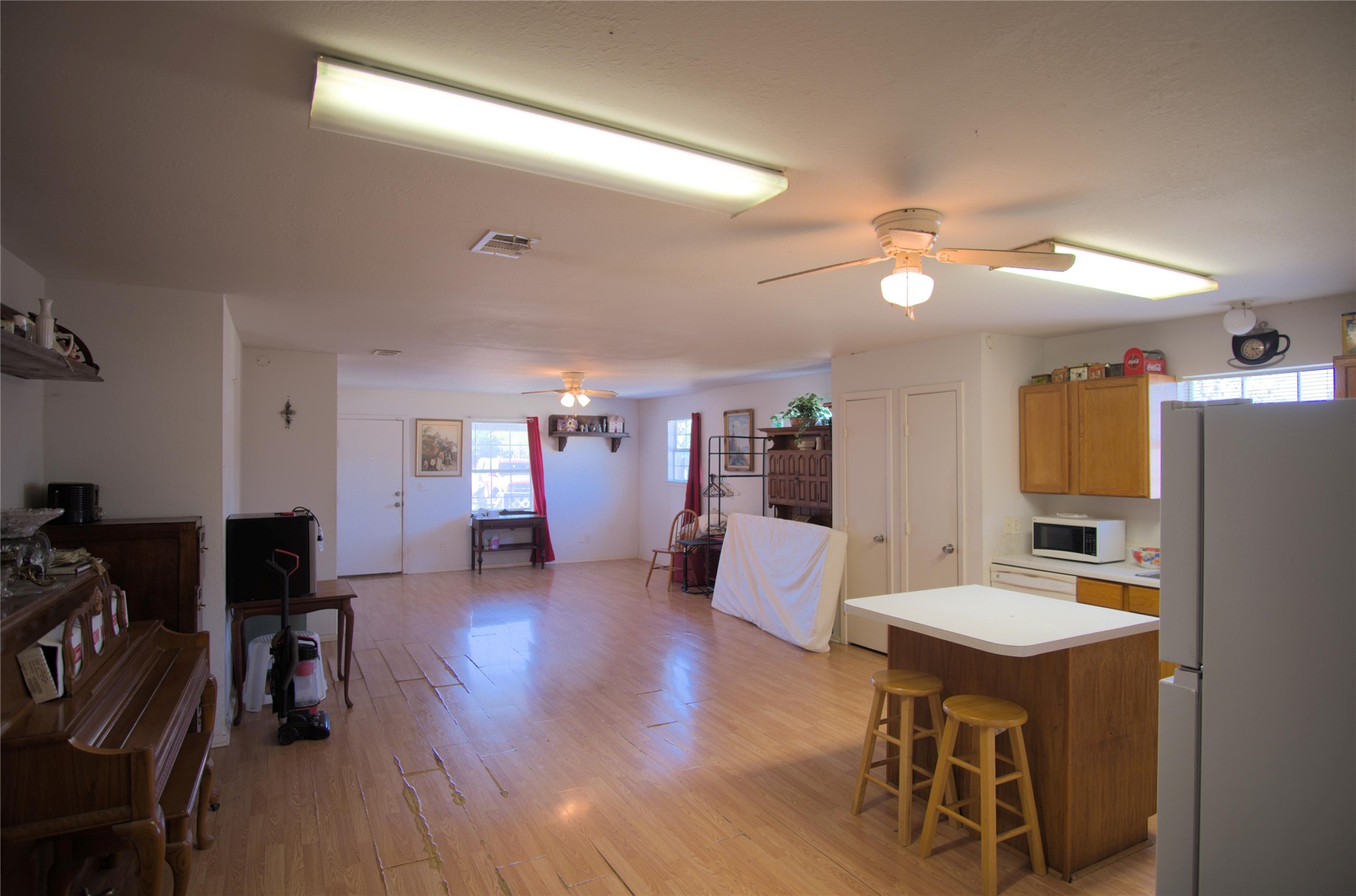 kitchen to front door