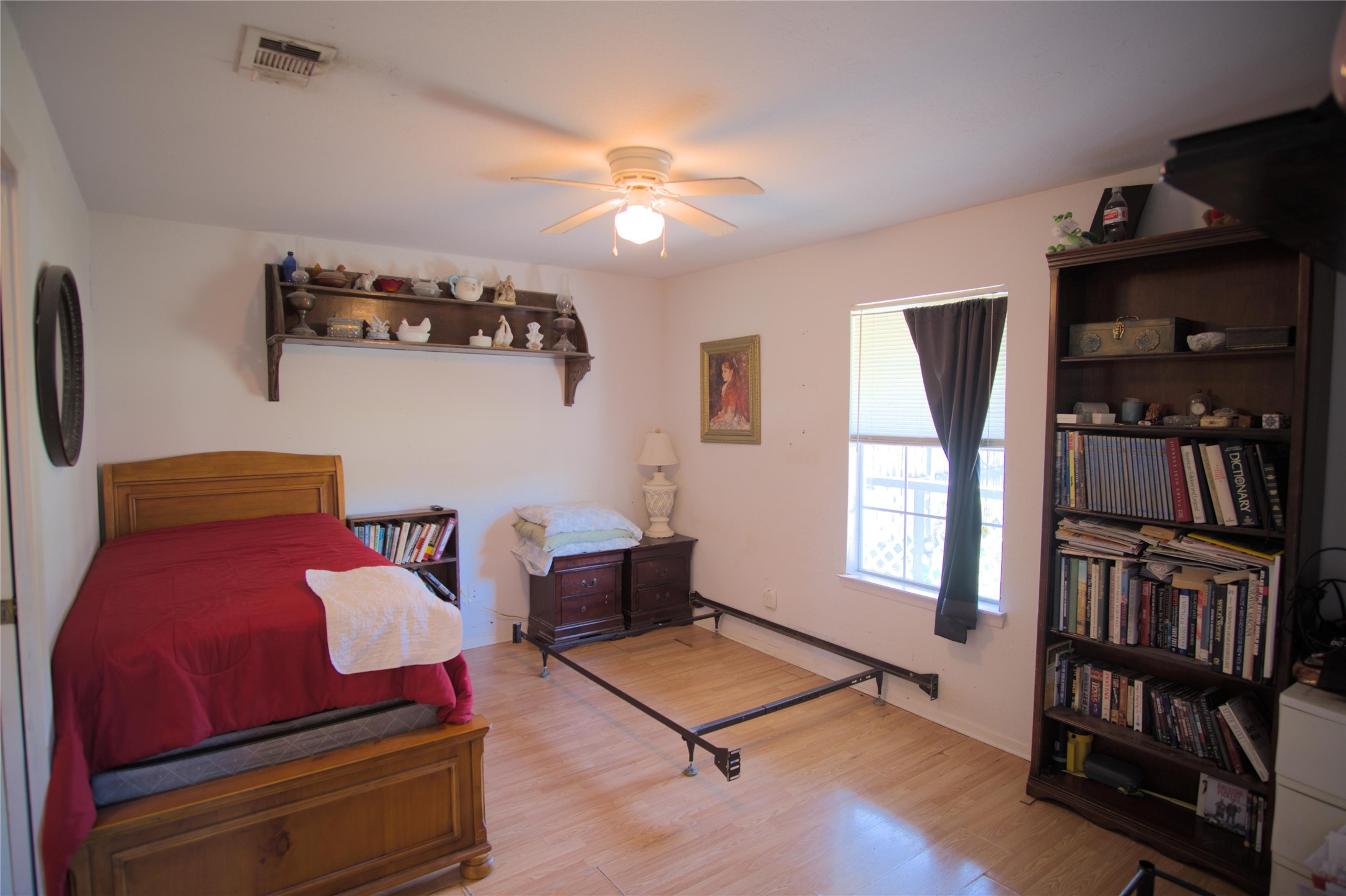 front bed/master with en suite bath