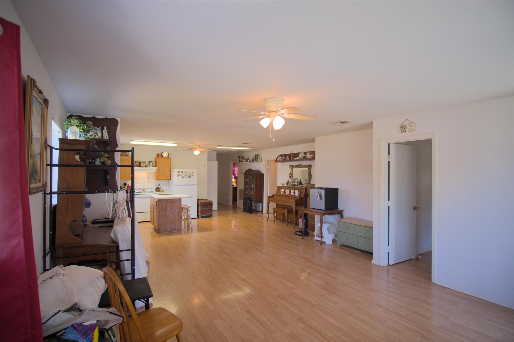 livingroom to kitchen