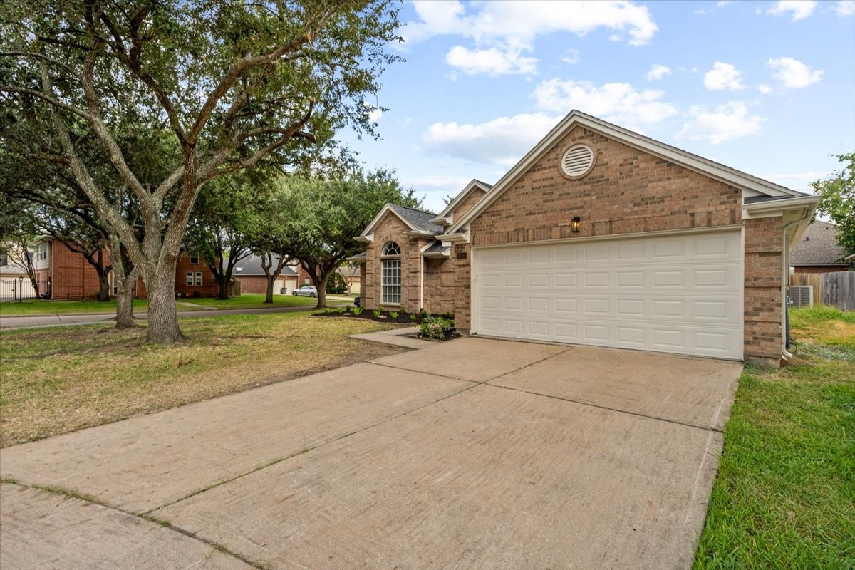 105 Barrington Pointe Court, League City, TX 77573 105 Barrington Pointe Court, League City, TX 77573