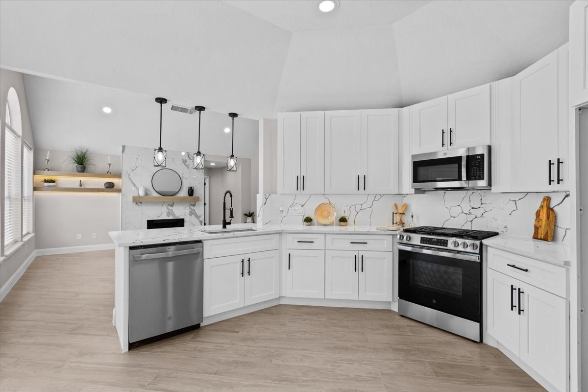 105 Barrington Pointe Court, League City, TX 77573