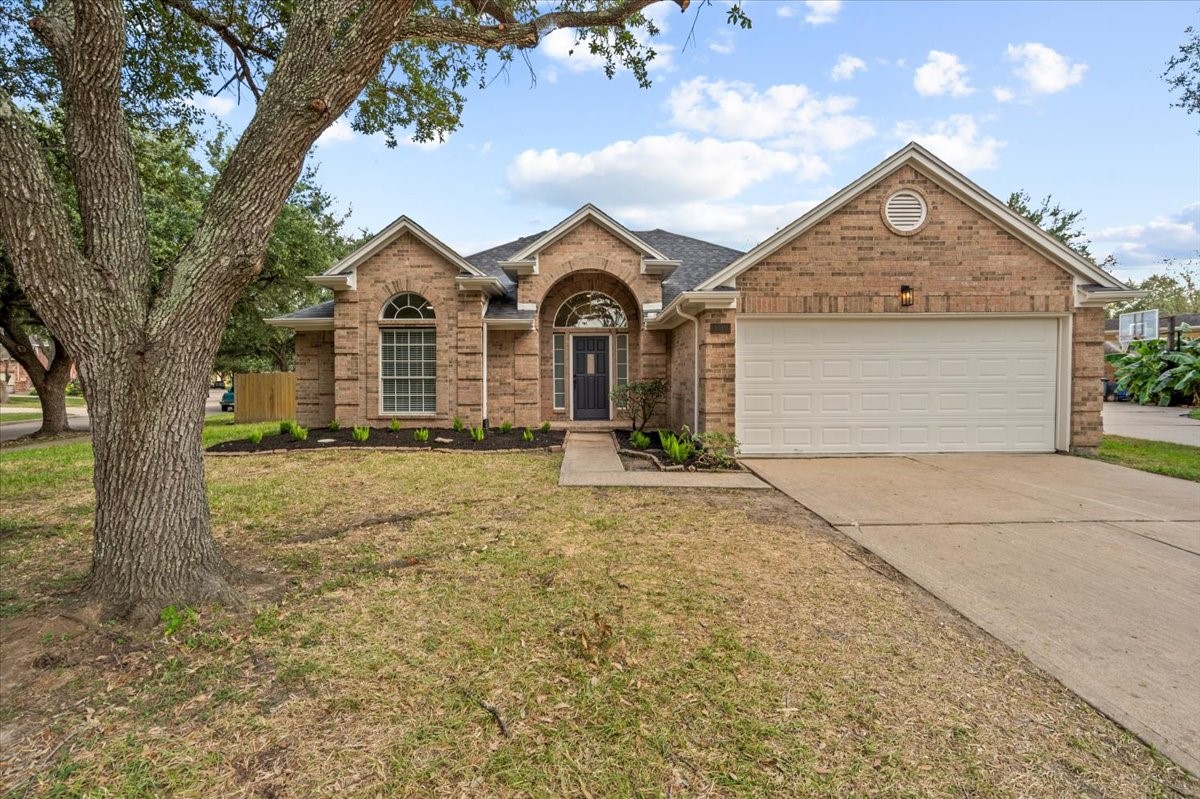 105 Barrington Pointe Court, League City, TX 77573 105 Barrington Pointe Court, League City, TX 77573