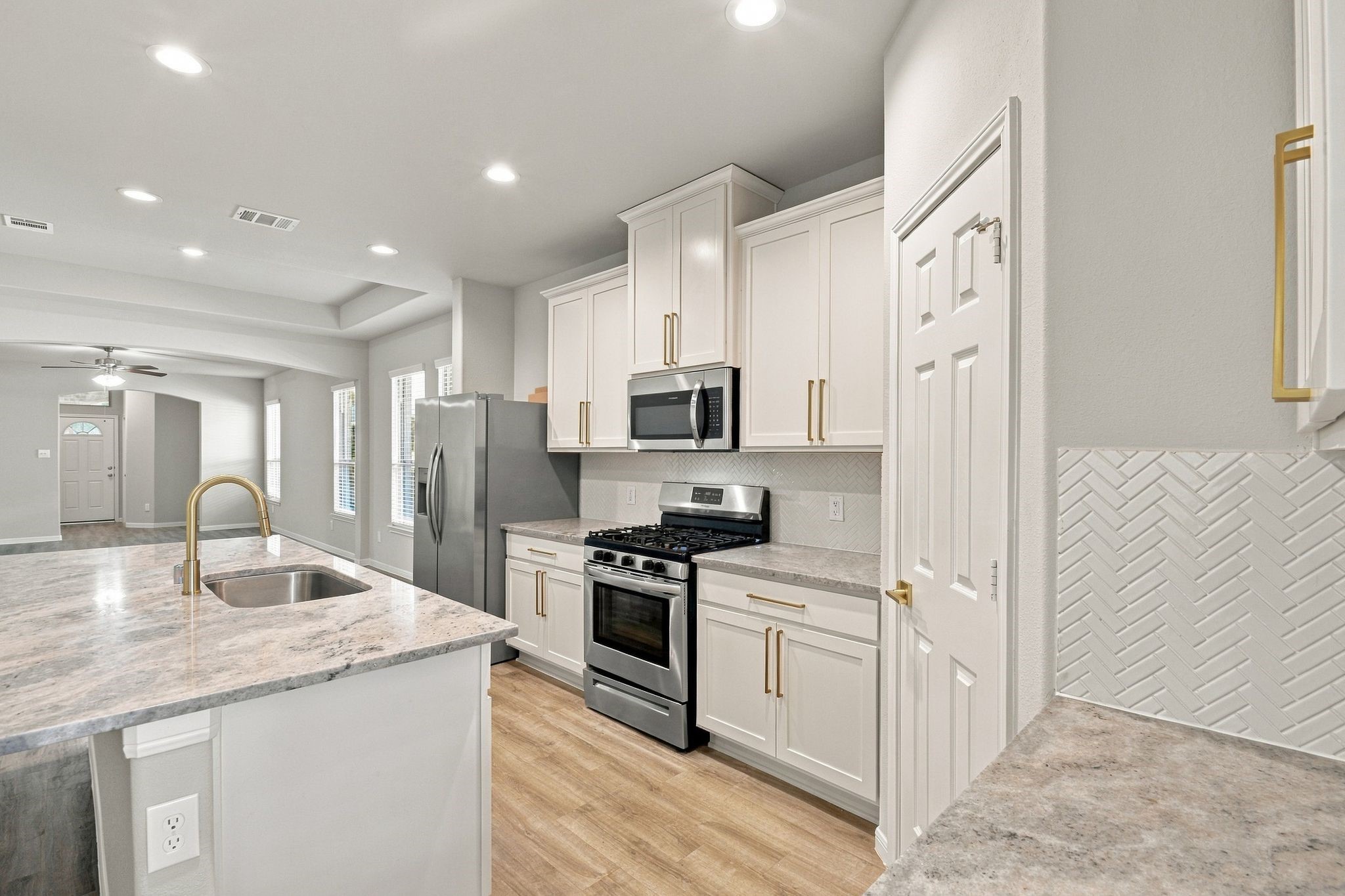 10119 Gold Finch Run, Magnolia, TX 77354