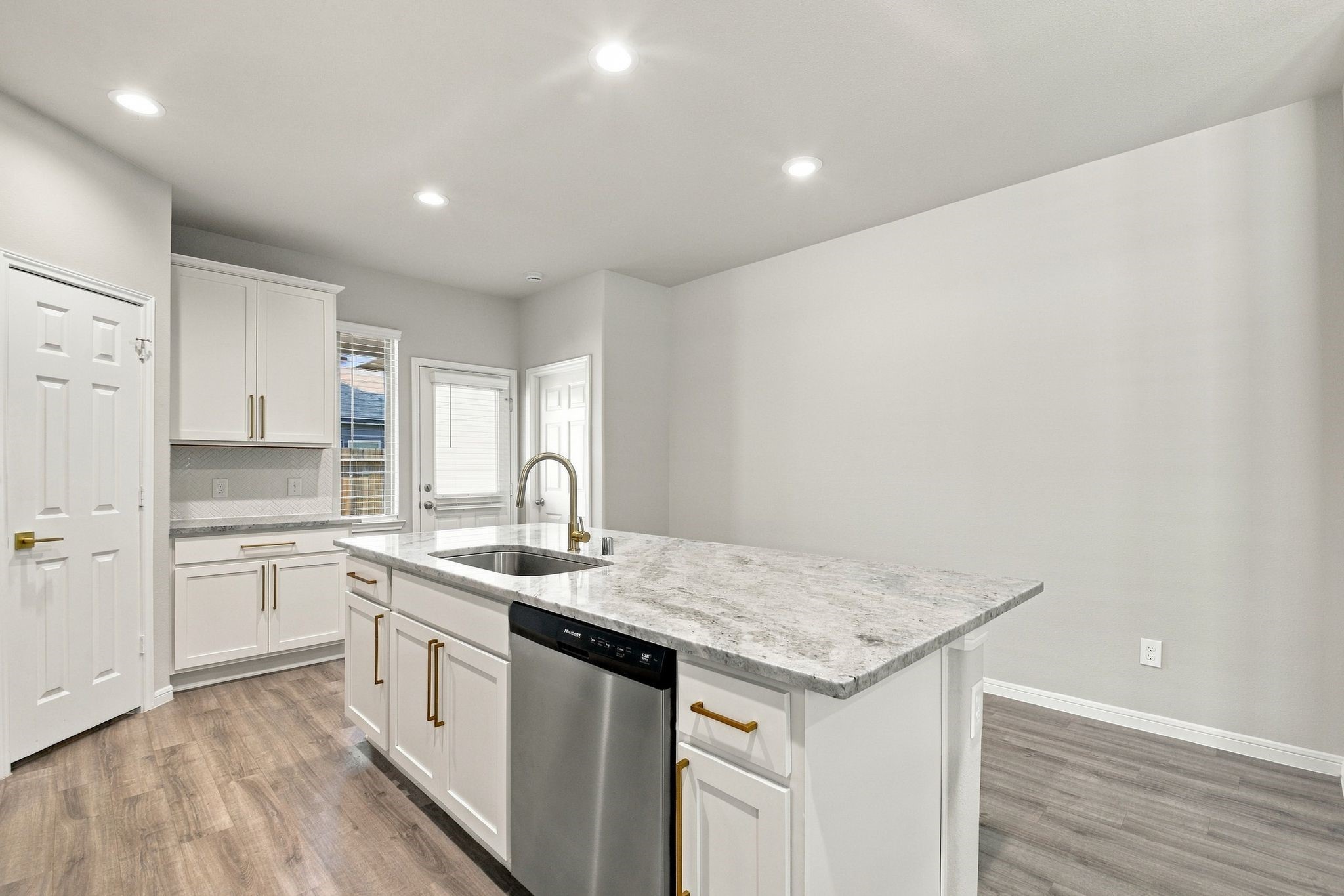 10119 Gold Finch Run, Magnolia, TX 77354