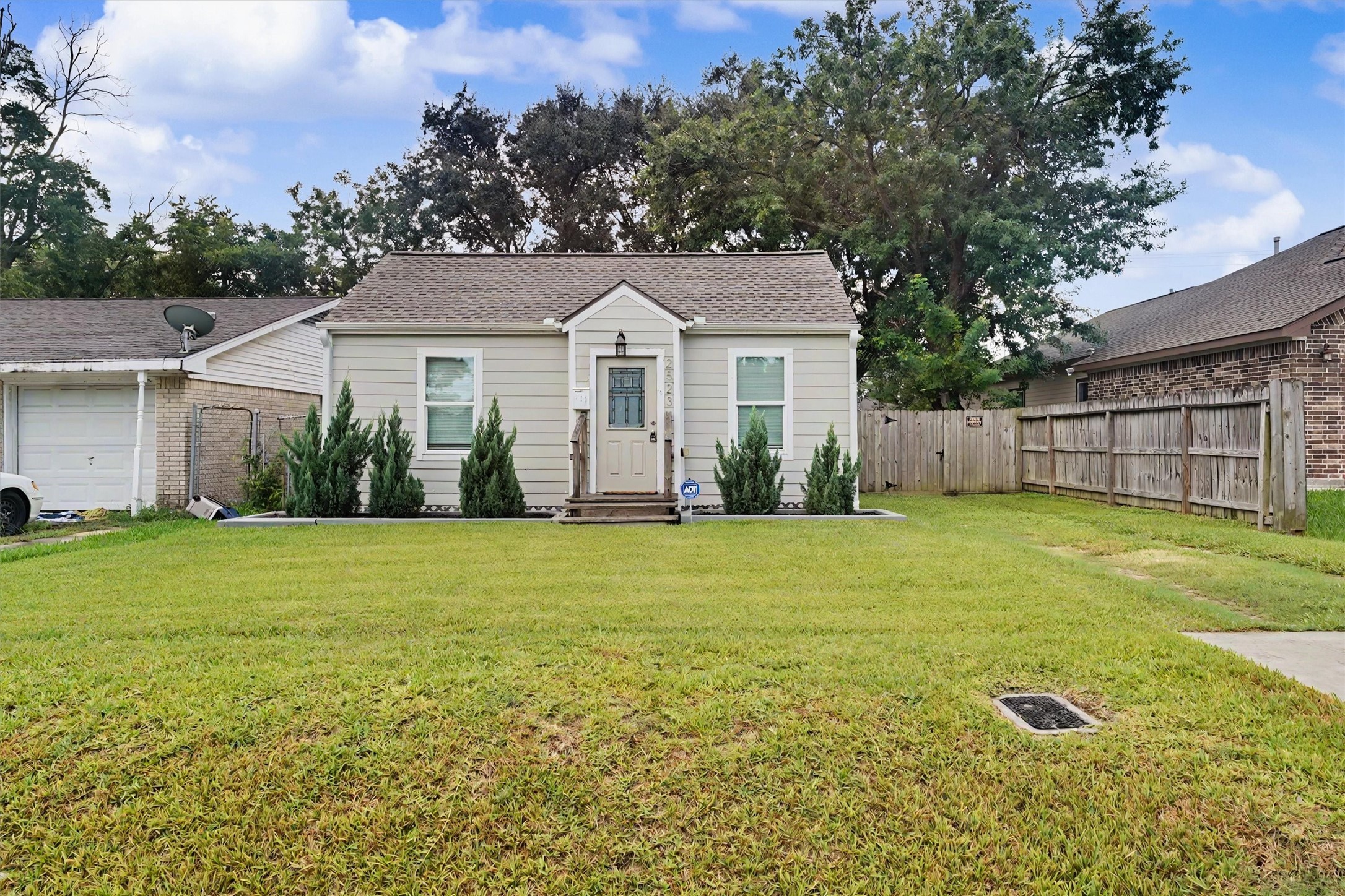 Charming single-story home in Texas City Heights with a welcoming front entry, spacious front lawn and new roof installed in 2024. Charming single-story home in Texas City Heights with a welcoming front entry, spacious front lawn and new roof installed in 2024.