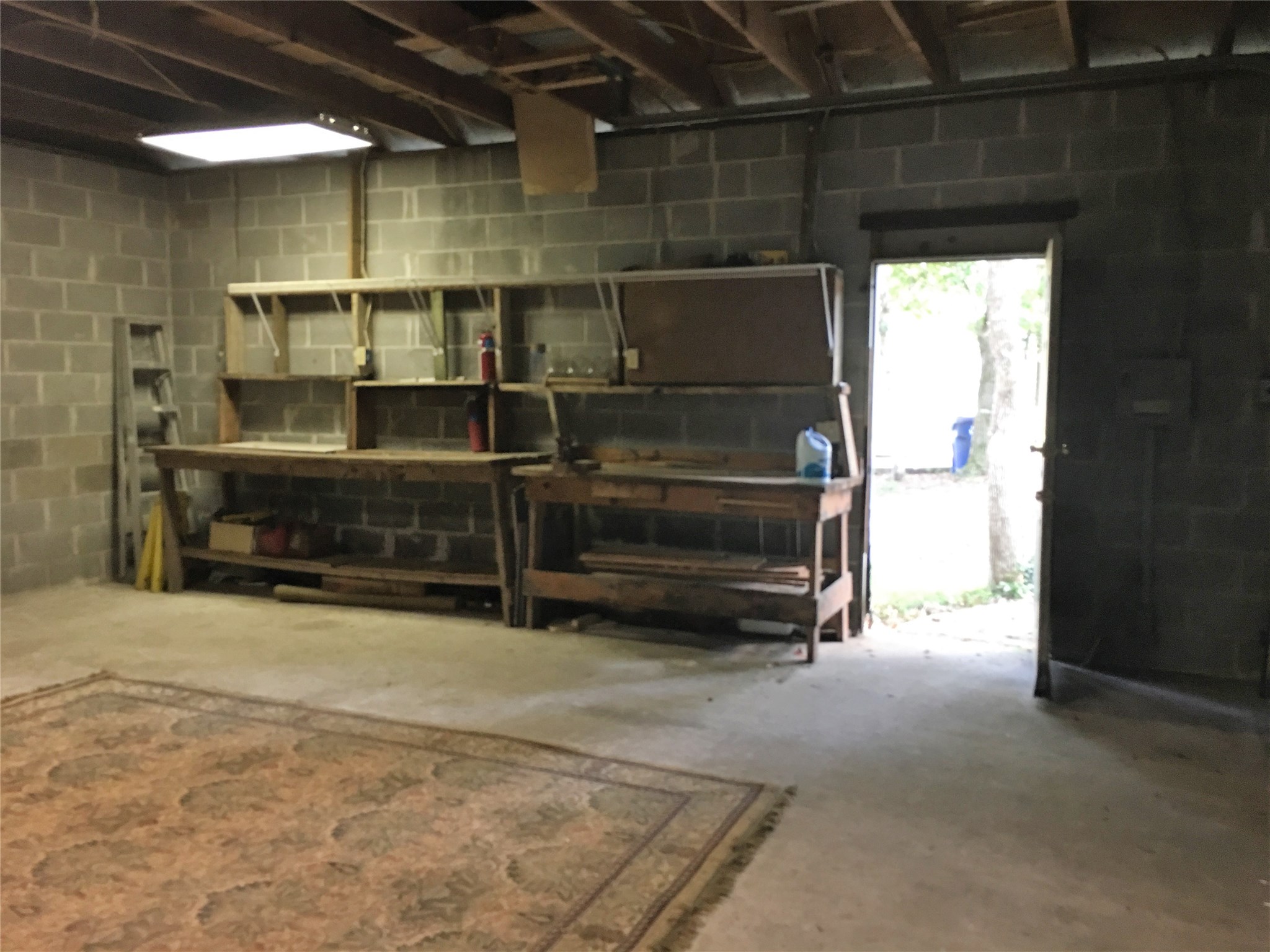 Workshop area in 2 car garage (side door leads to walkway near front door)