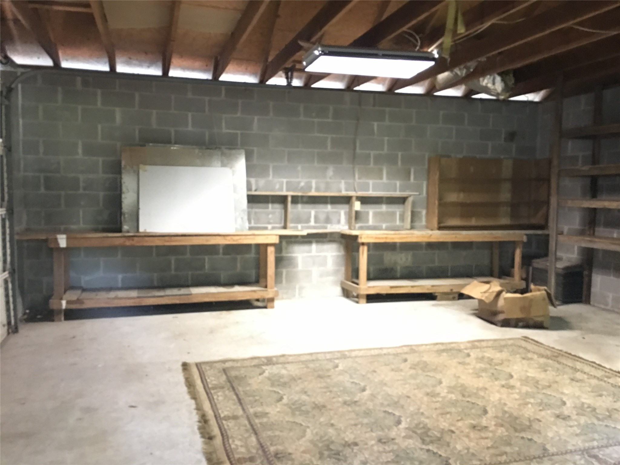 2 car garage is included with the lease