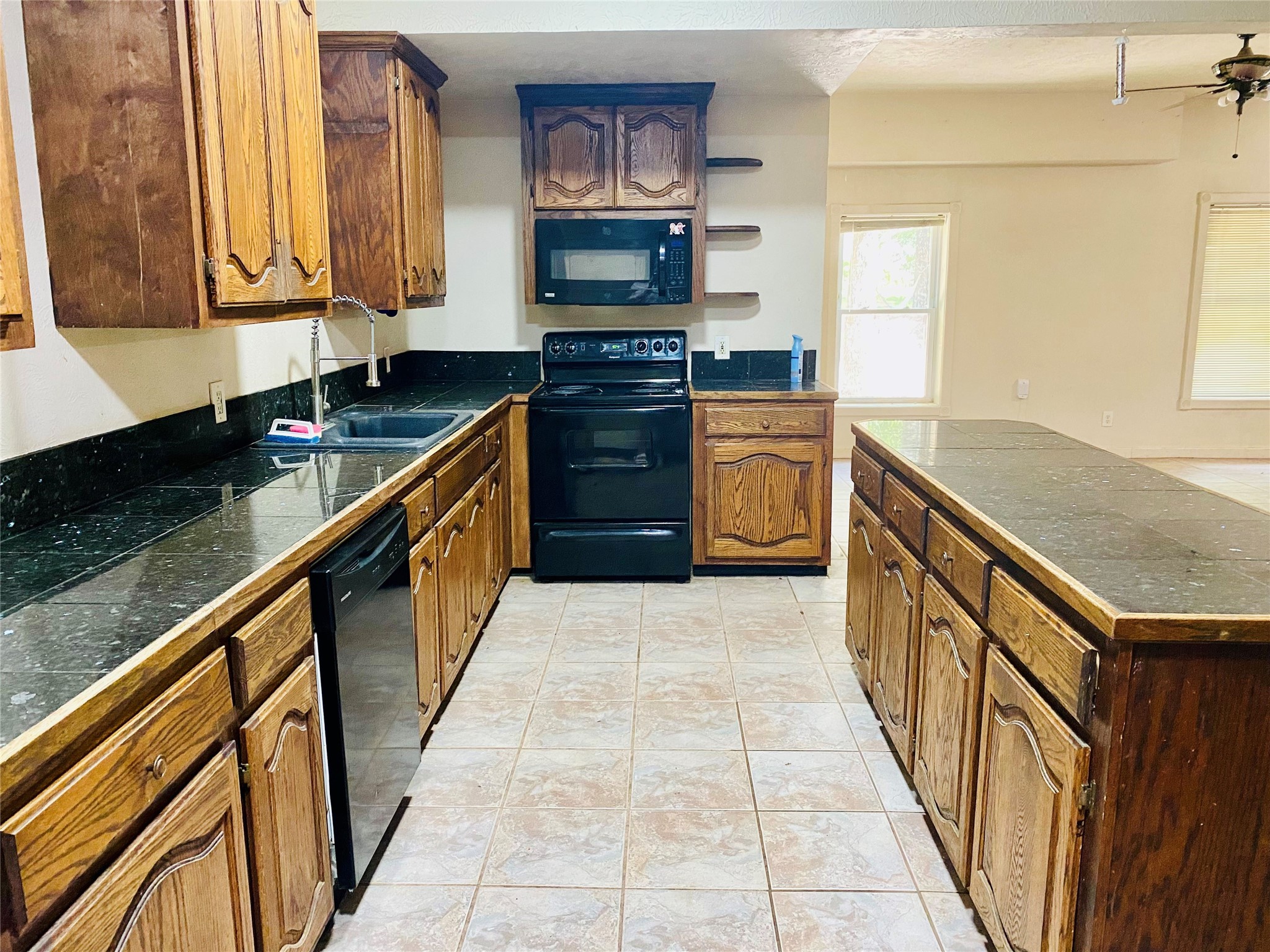 Granite counters & electric range