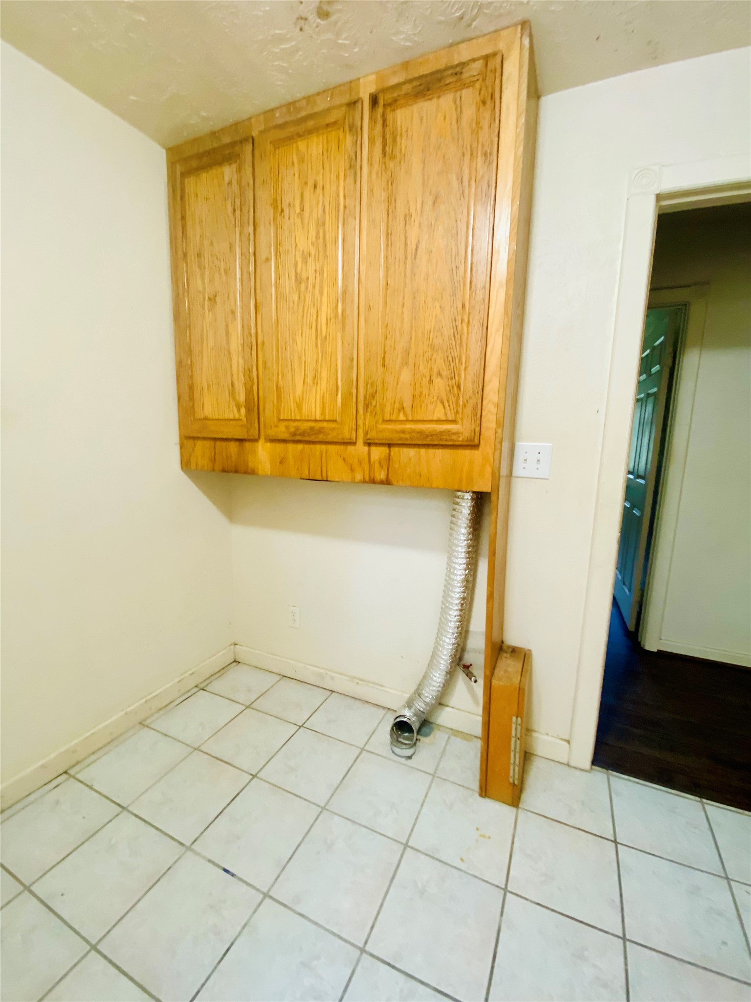 Laundry area is in Bathroom 2 upstairs