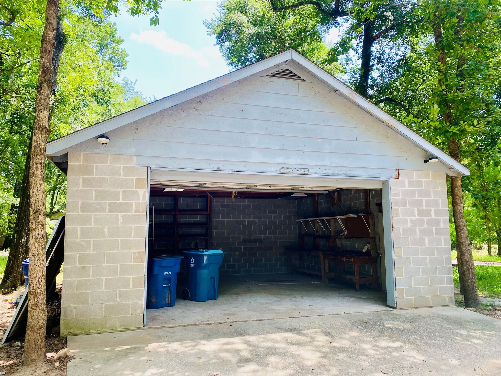 Detached 2 car garage Detached 2 car garage