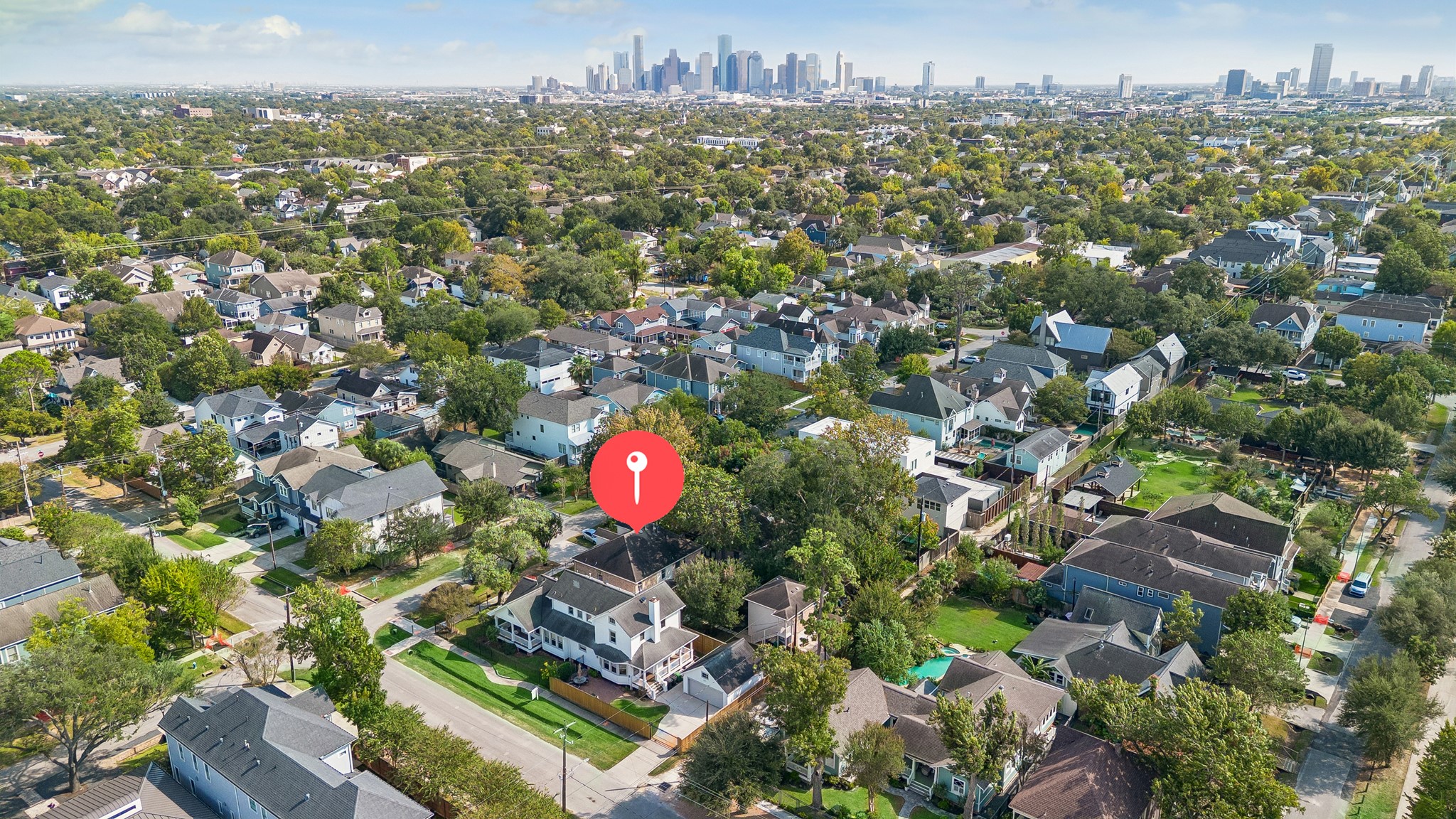 Enjoy the best of Heights living, with convenient access to the Nicholson Hike and Bike Trail and the shops and restaurants along 11th and 19th Streets.