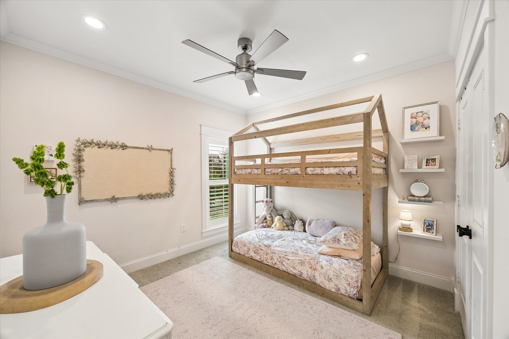 Second bedroom with en suite bath