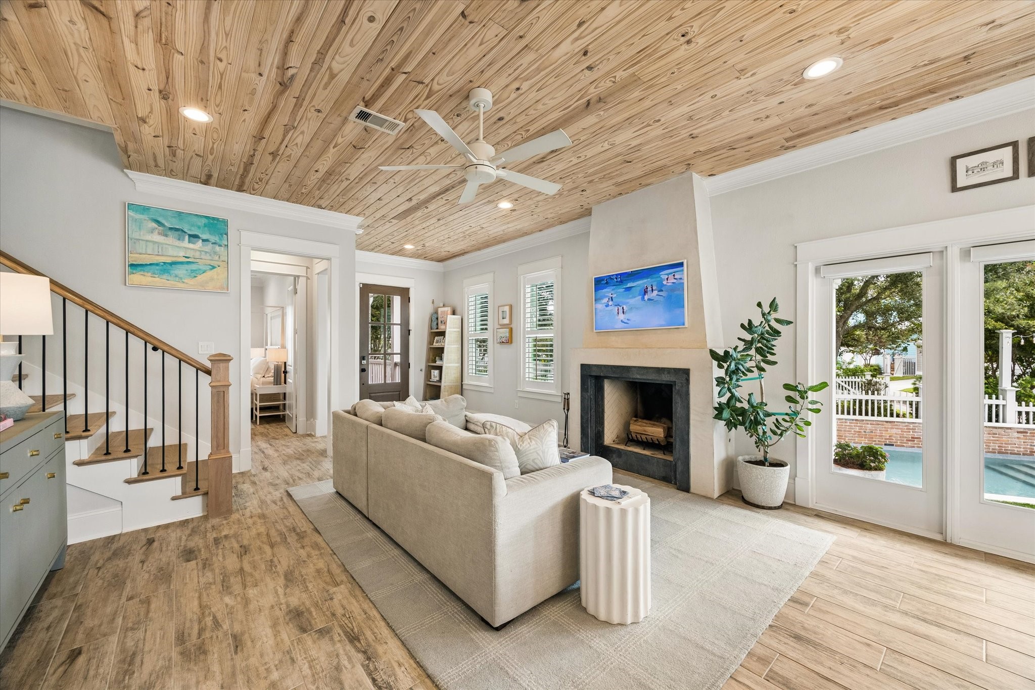 Ship lap ceilings. Gas fireplace. Ship lap ceilings. Gas fireplace.