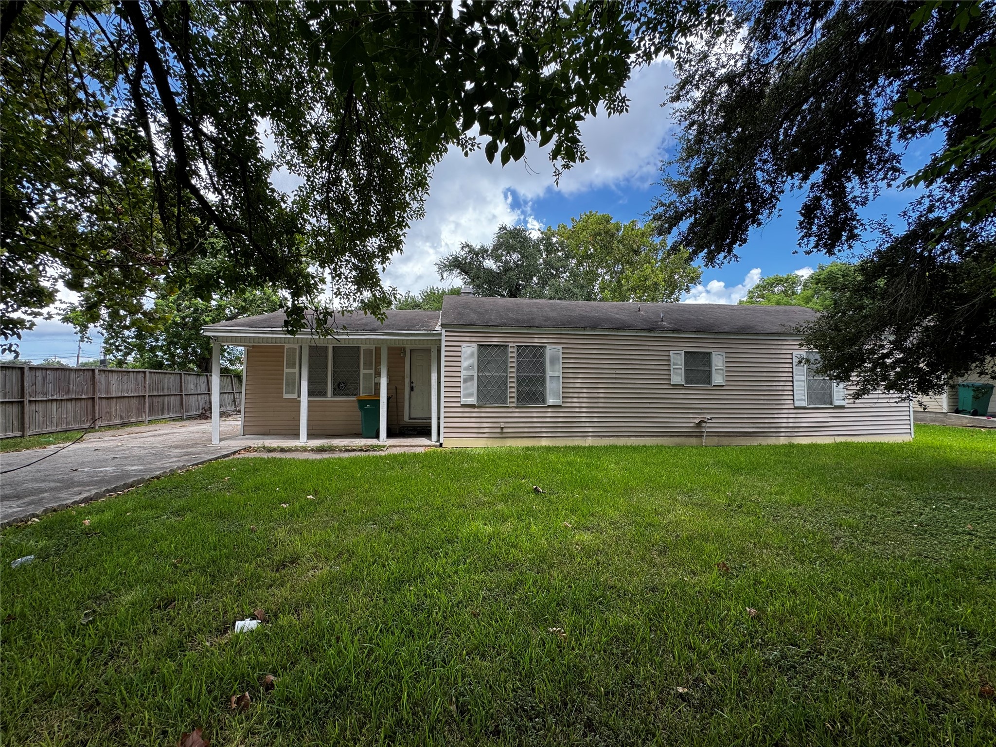 225 Beatrice Street, La Marque, TX 77568