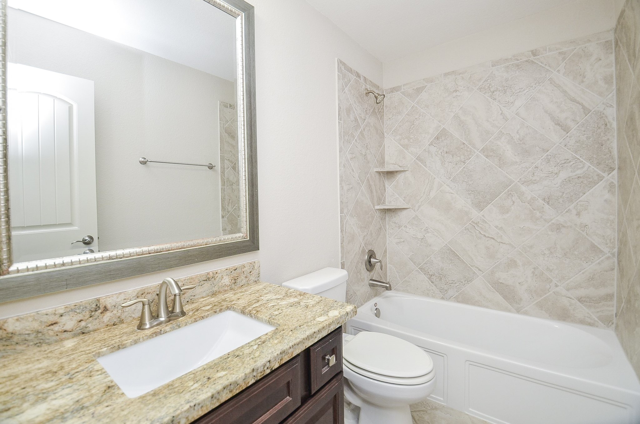 Full bathroom 2
