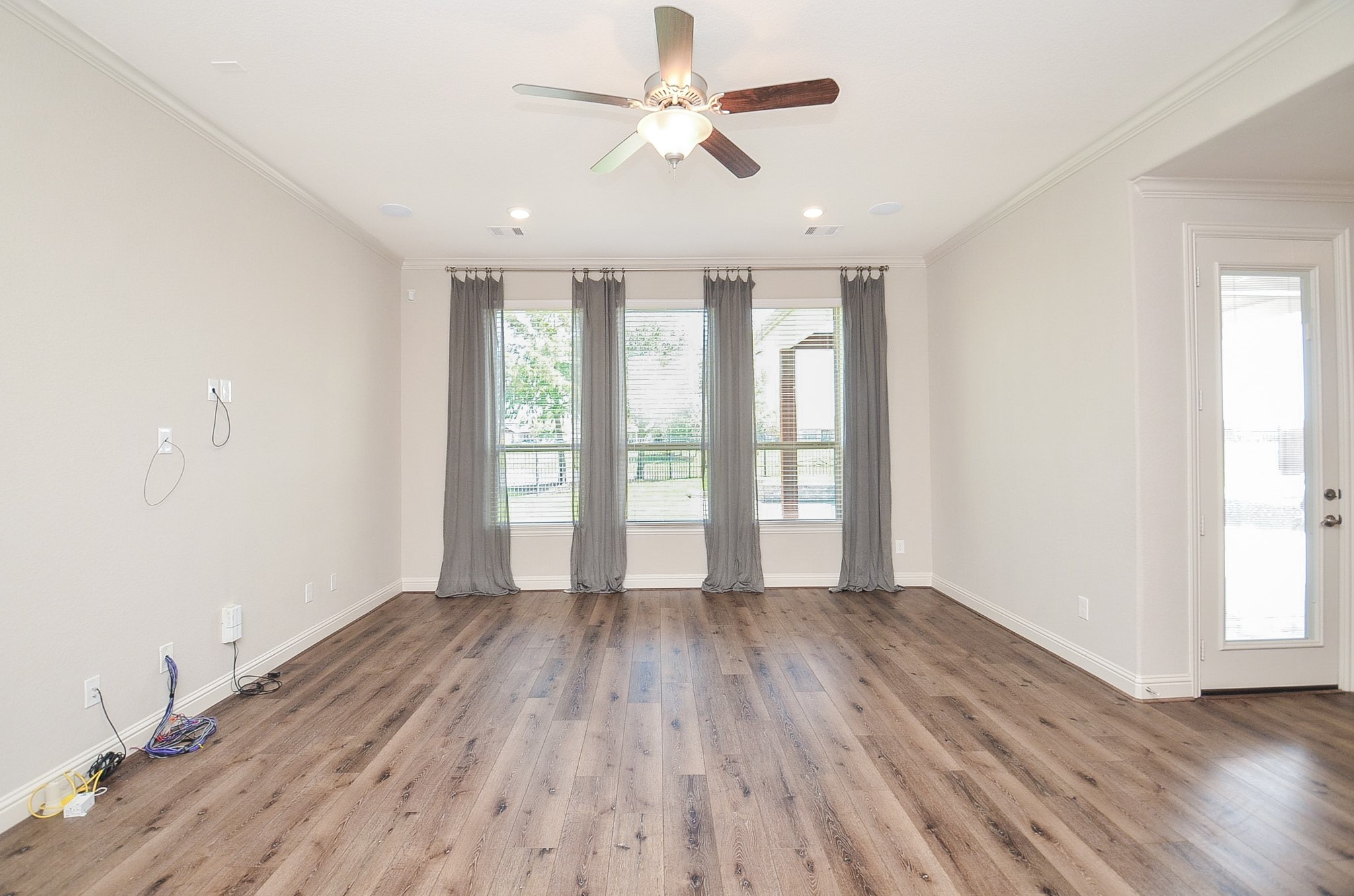 Another view of the stunning living room!