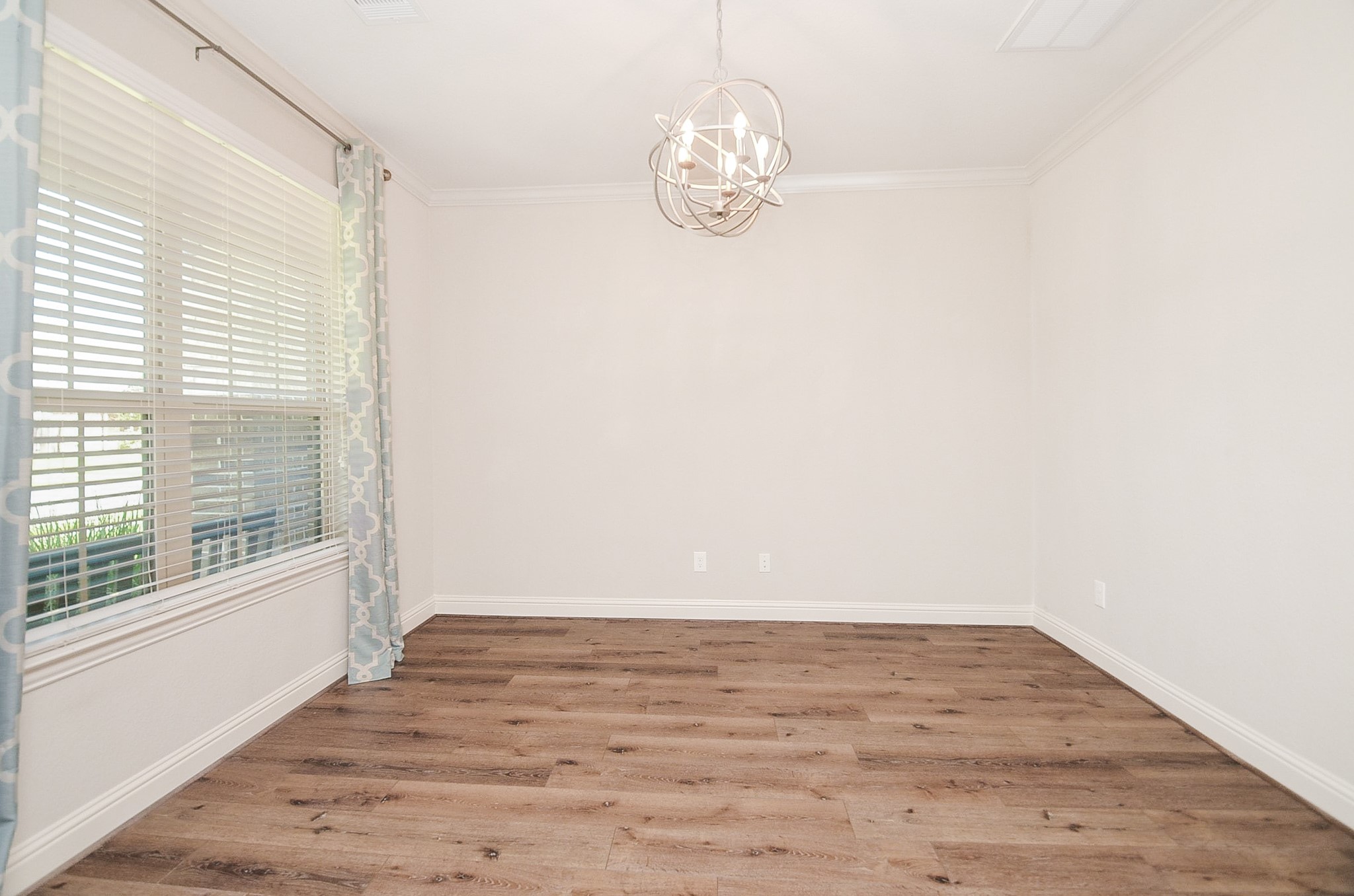 Spacious home office featuring generous layout, ideal for housing an extensive library and large-scale furniture!