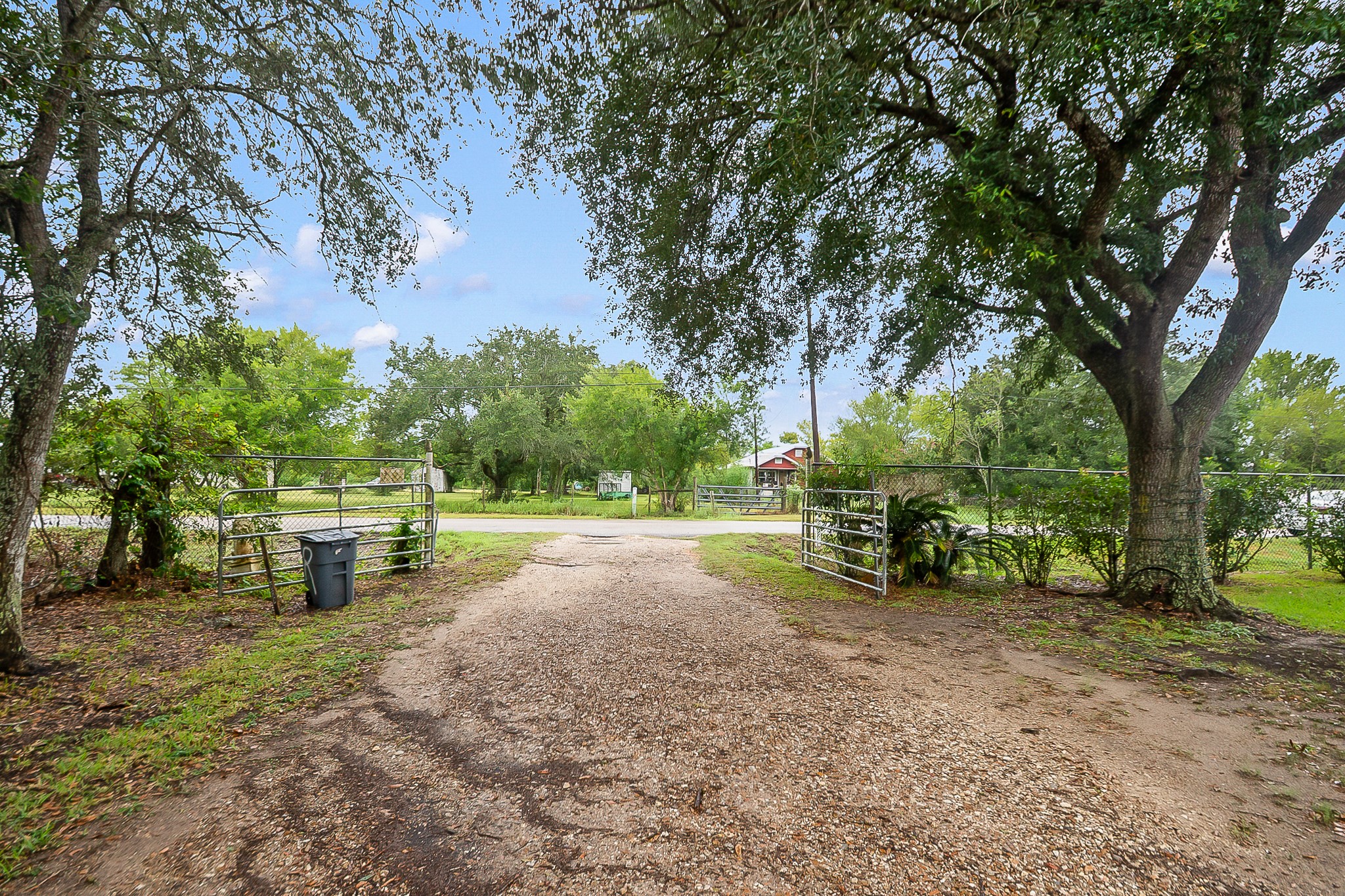 5027 Farmer Road, Alvin, TX 77511 5027 Farmer Road, Alvin, TX 77511