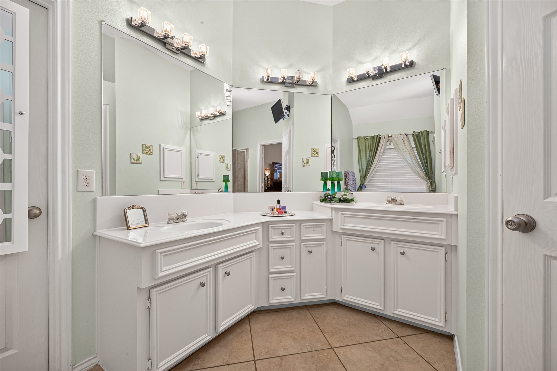 Primary Bath Room