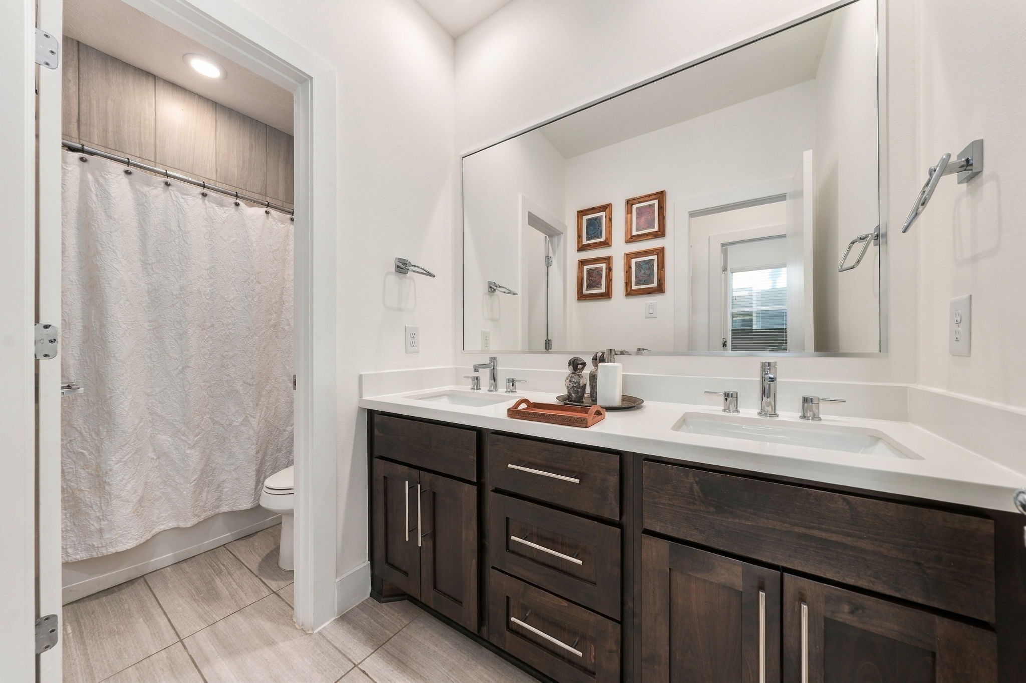 Hall bath between the two secondary bedrooms with double sinks