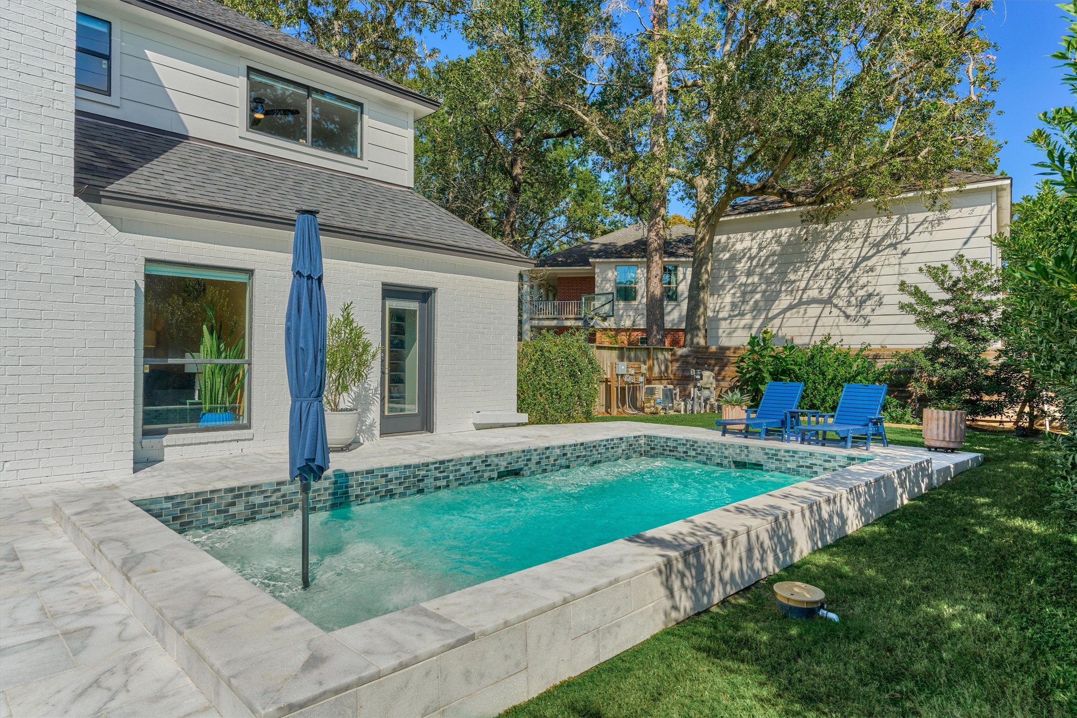 Recent pool is the perfect size for this space and easy to heat on chilly days! Upgraded gas meter!