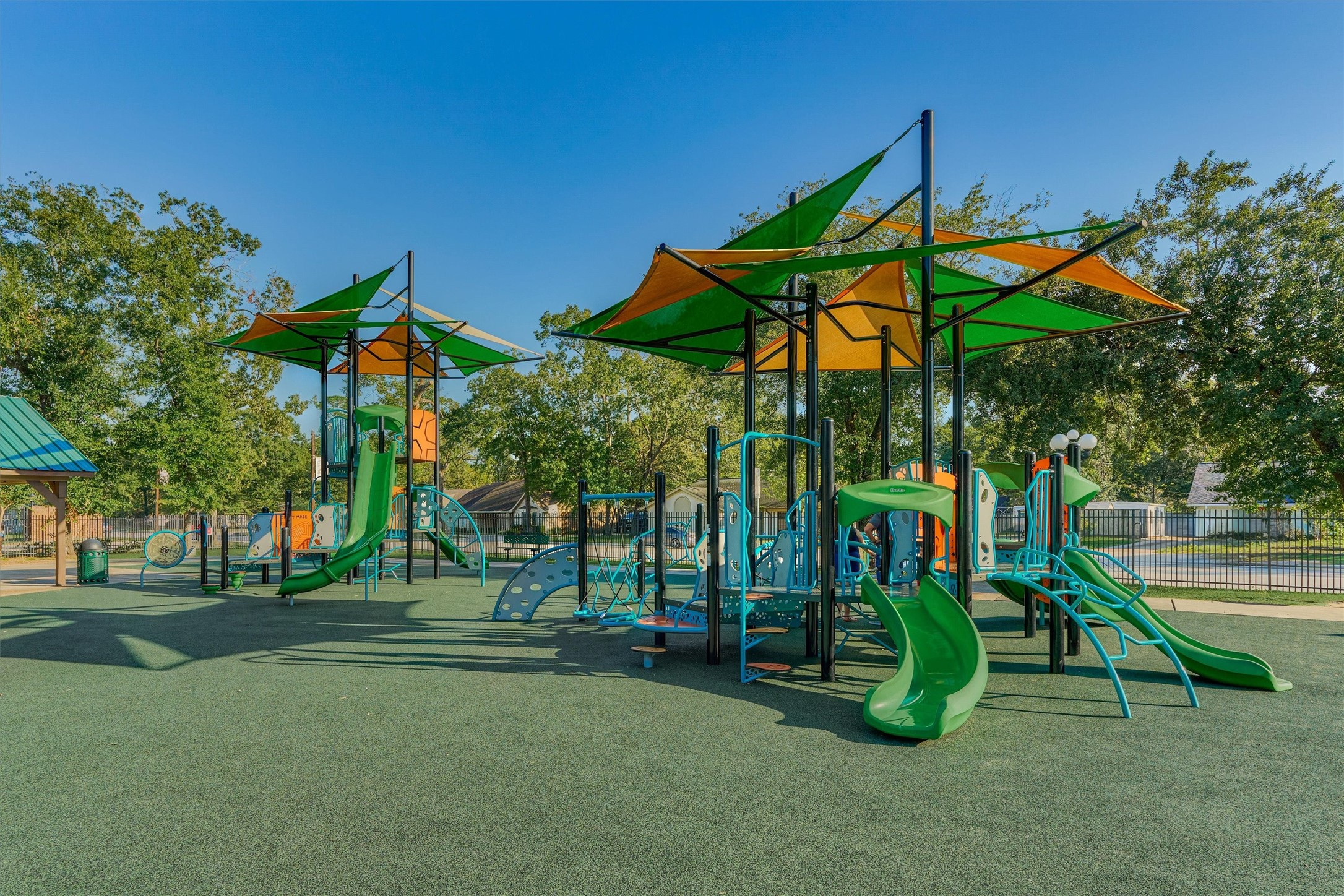 Oak Ridge North is home to Teddy Bear Park with fence play area and covered pavilion for picnics!