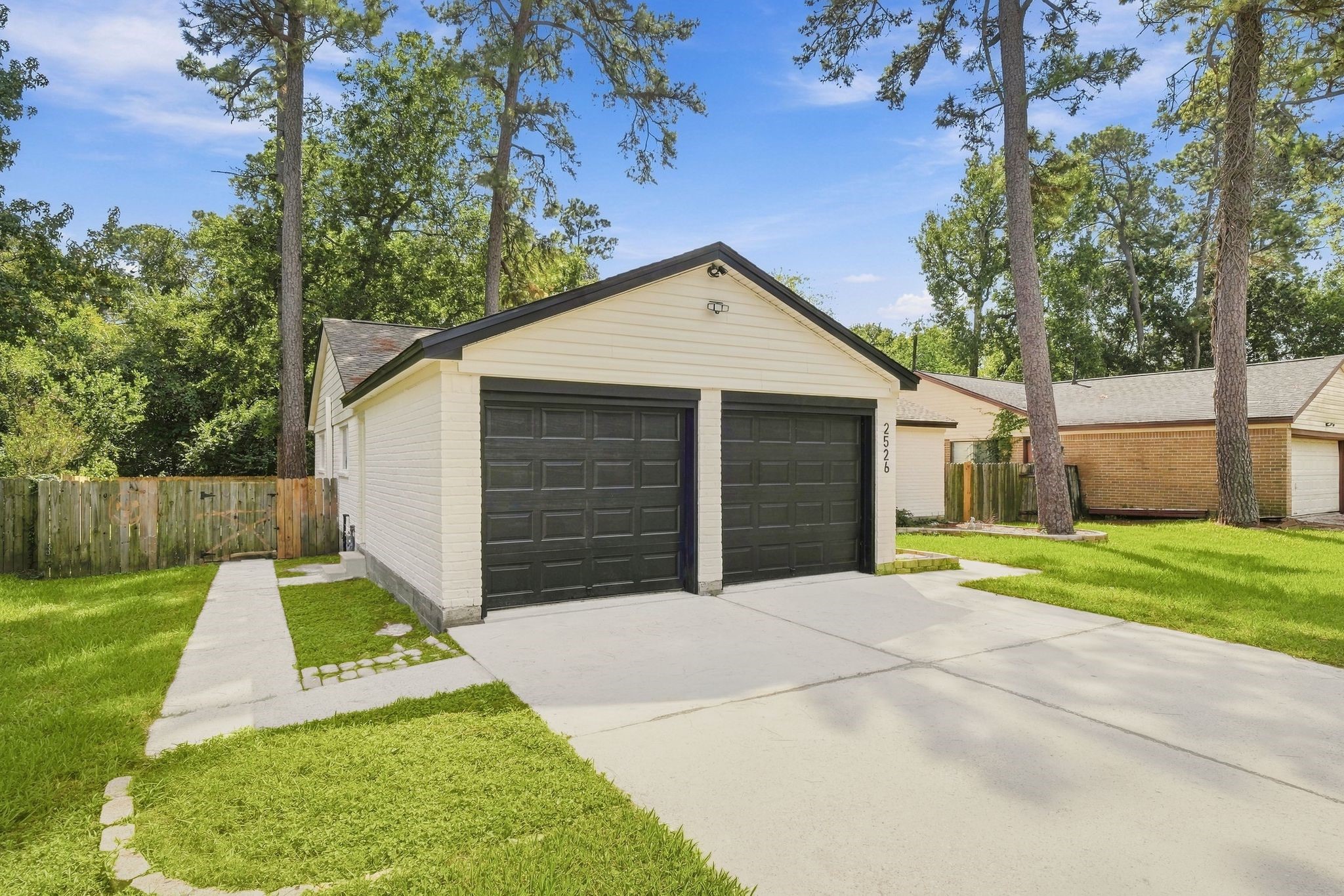 2526 Rambling Brook Drive, Spring, TX 77373