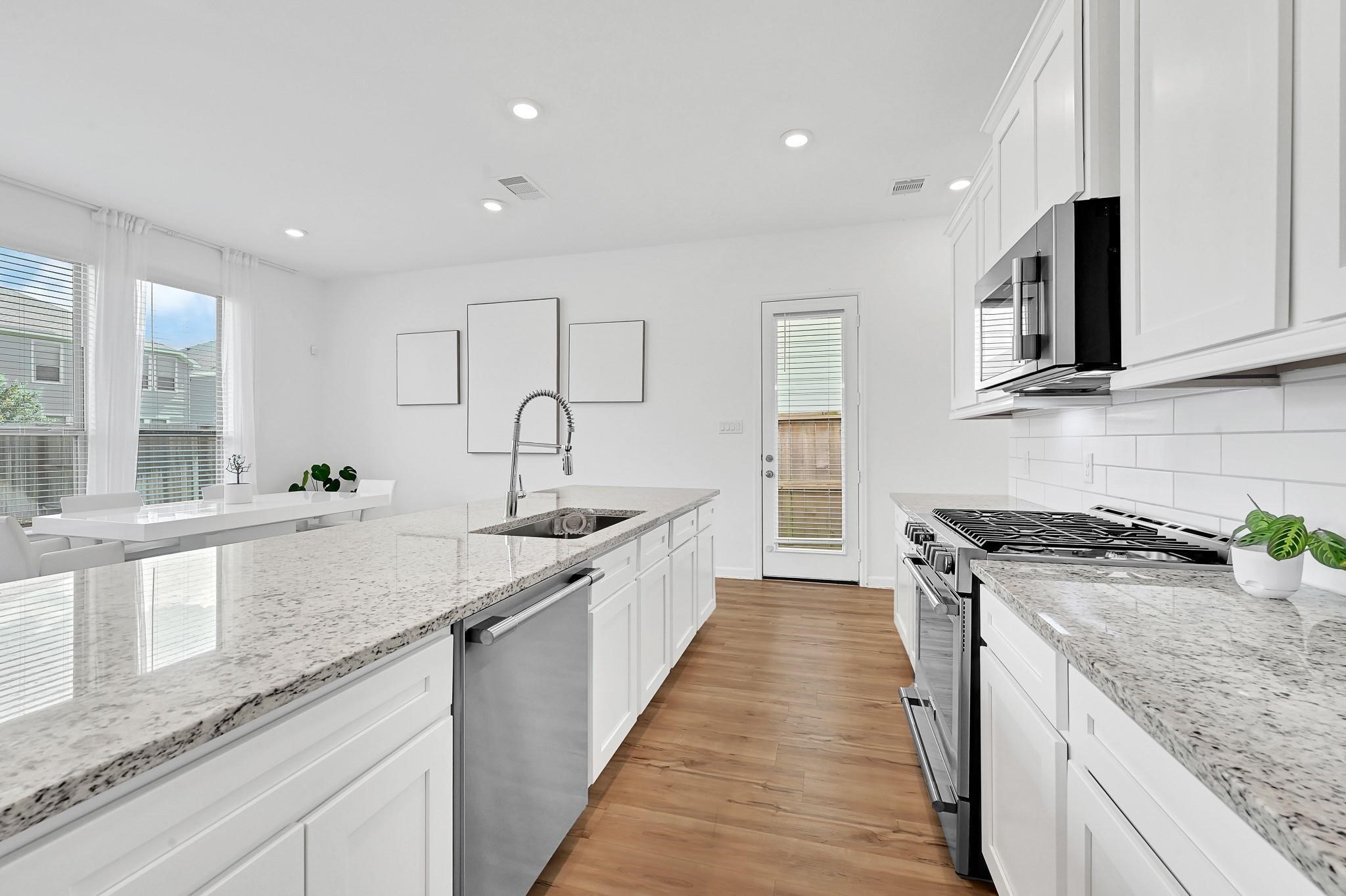 4027 Balboa Drive, Iowa Colony, TX 77583
