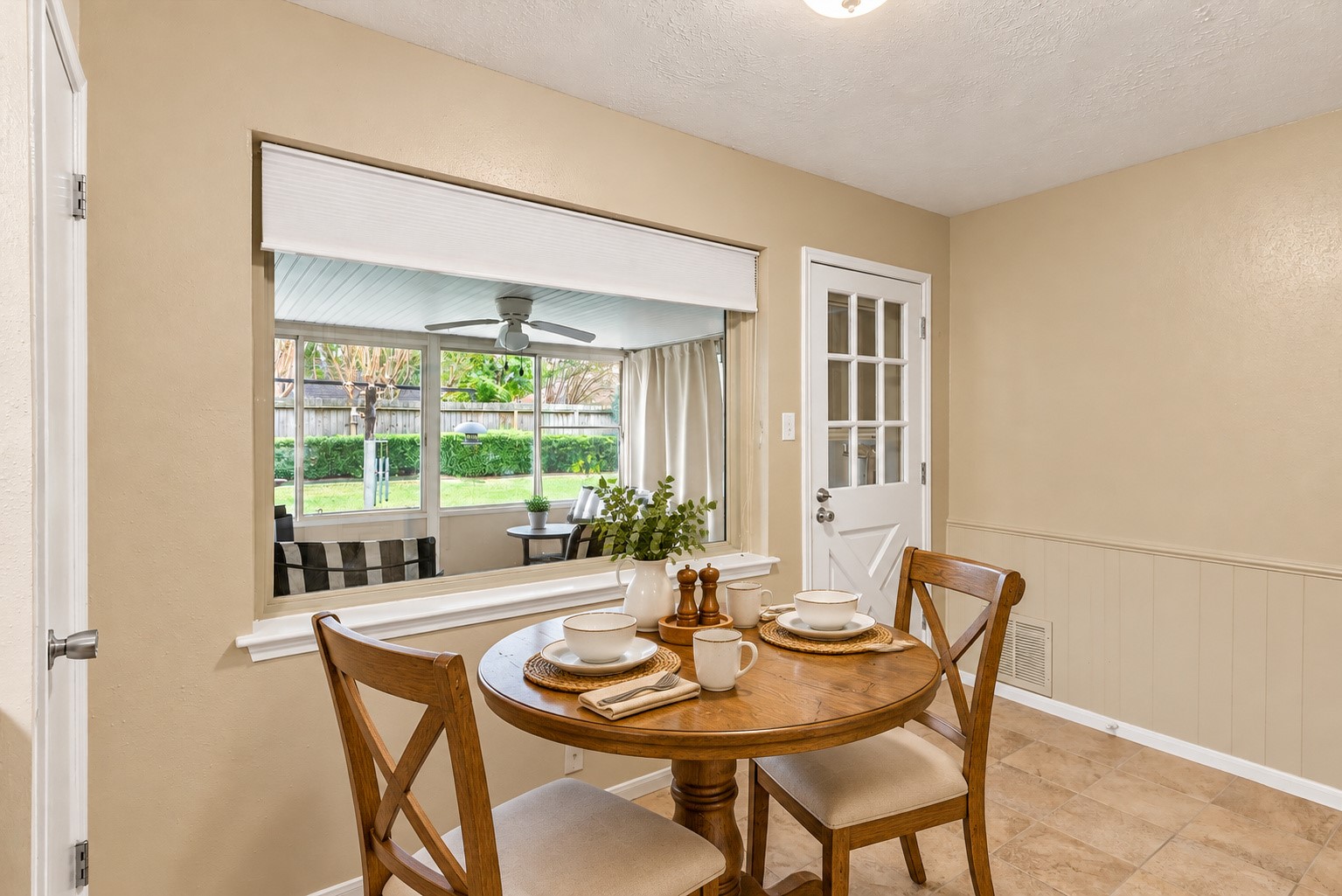 The breakfast area has been virtually staged.