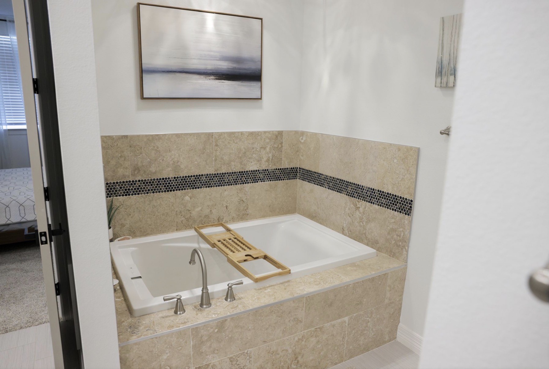 Large soaking tub!