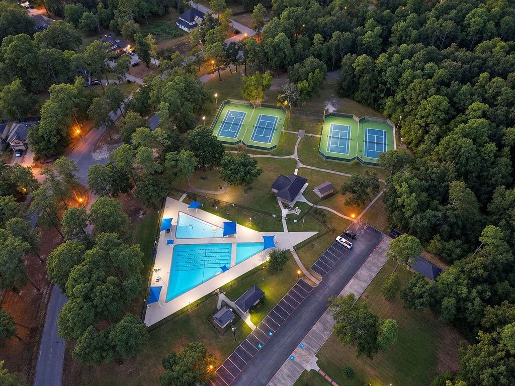 Look at the amenities located in the community of Newport.