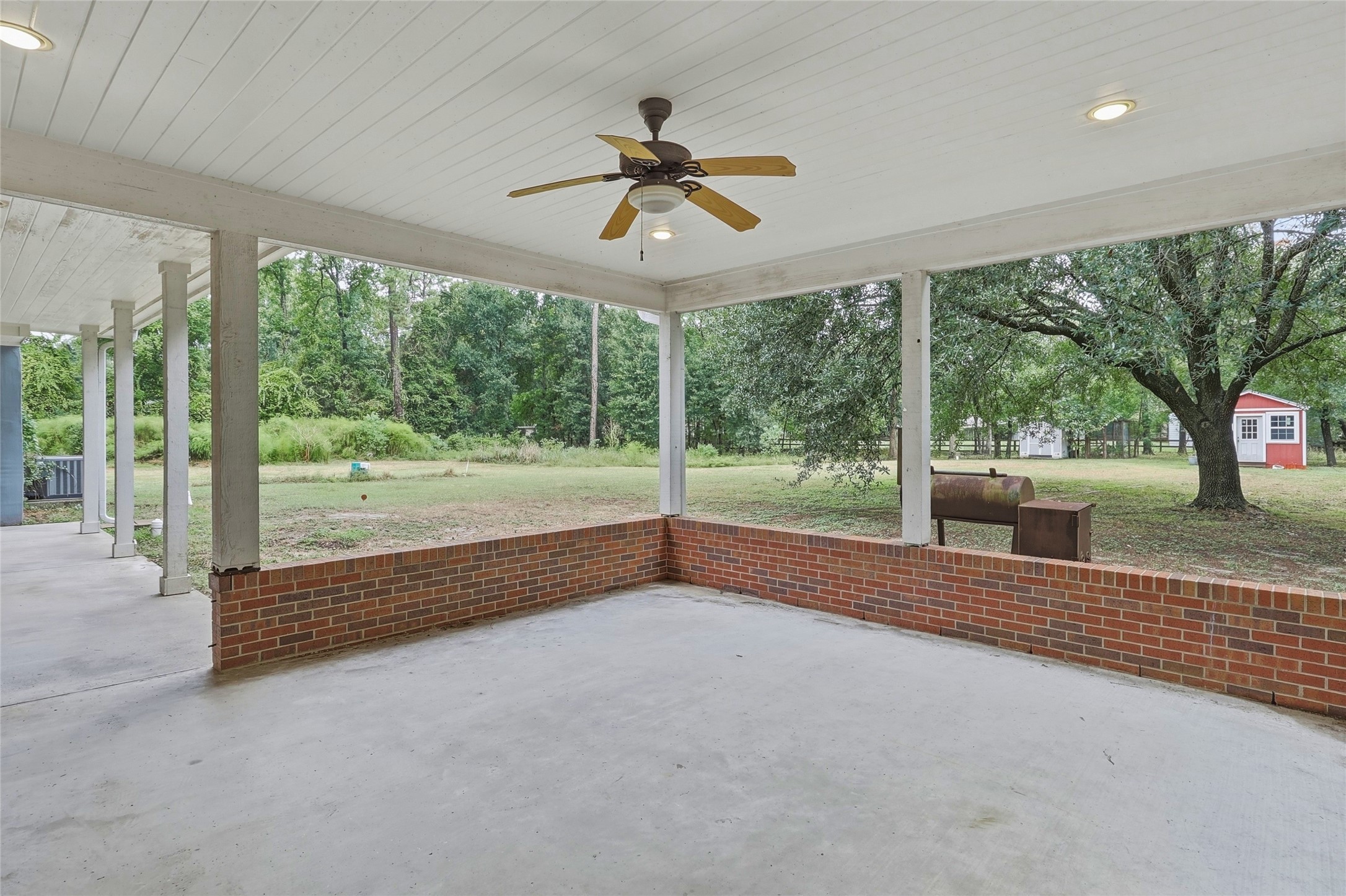8714 Holly Hills Drive, Tomball, TX 77375