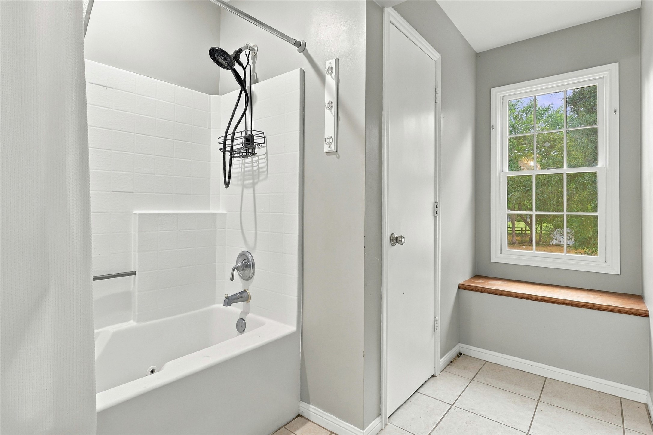 8714 Holly Hills Drive, Tomball, TX 77375