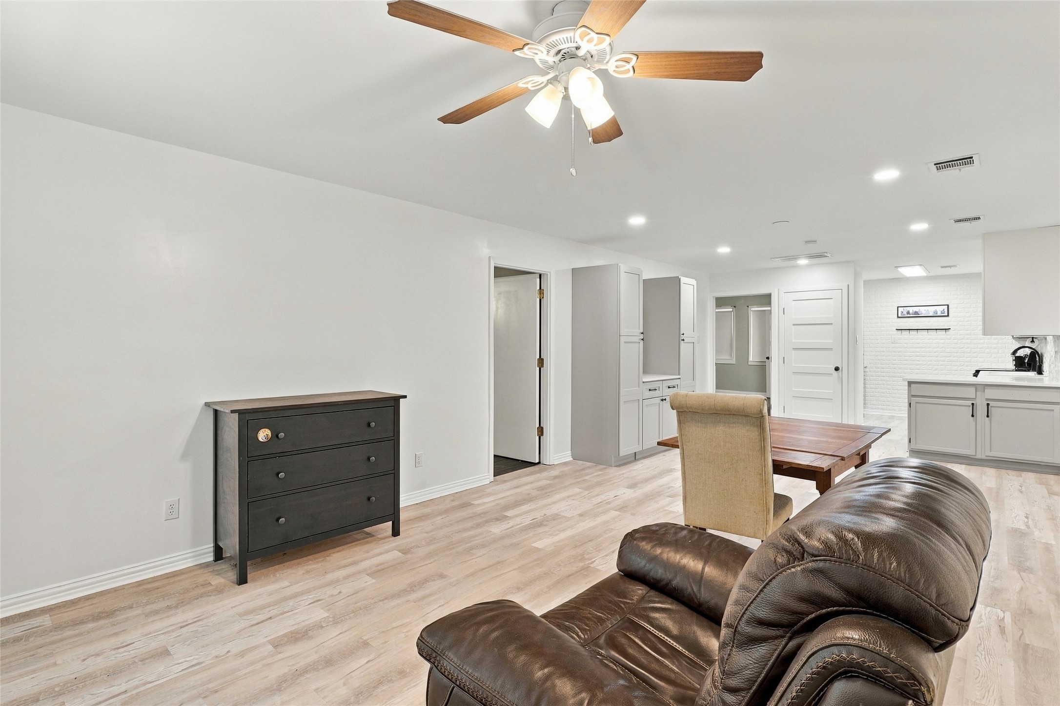8714 Holly Hills Drive, Tomball, TX 77375