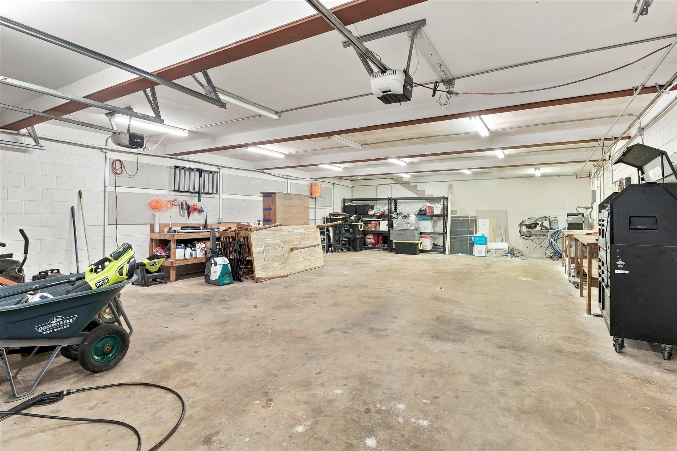 8714 Holly Hills Drive, Tomball, TX 77375