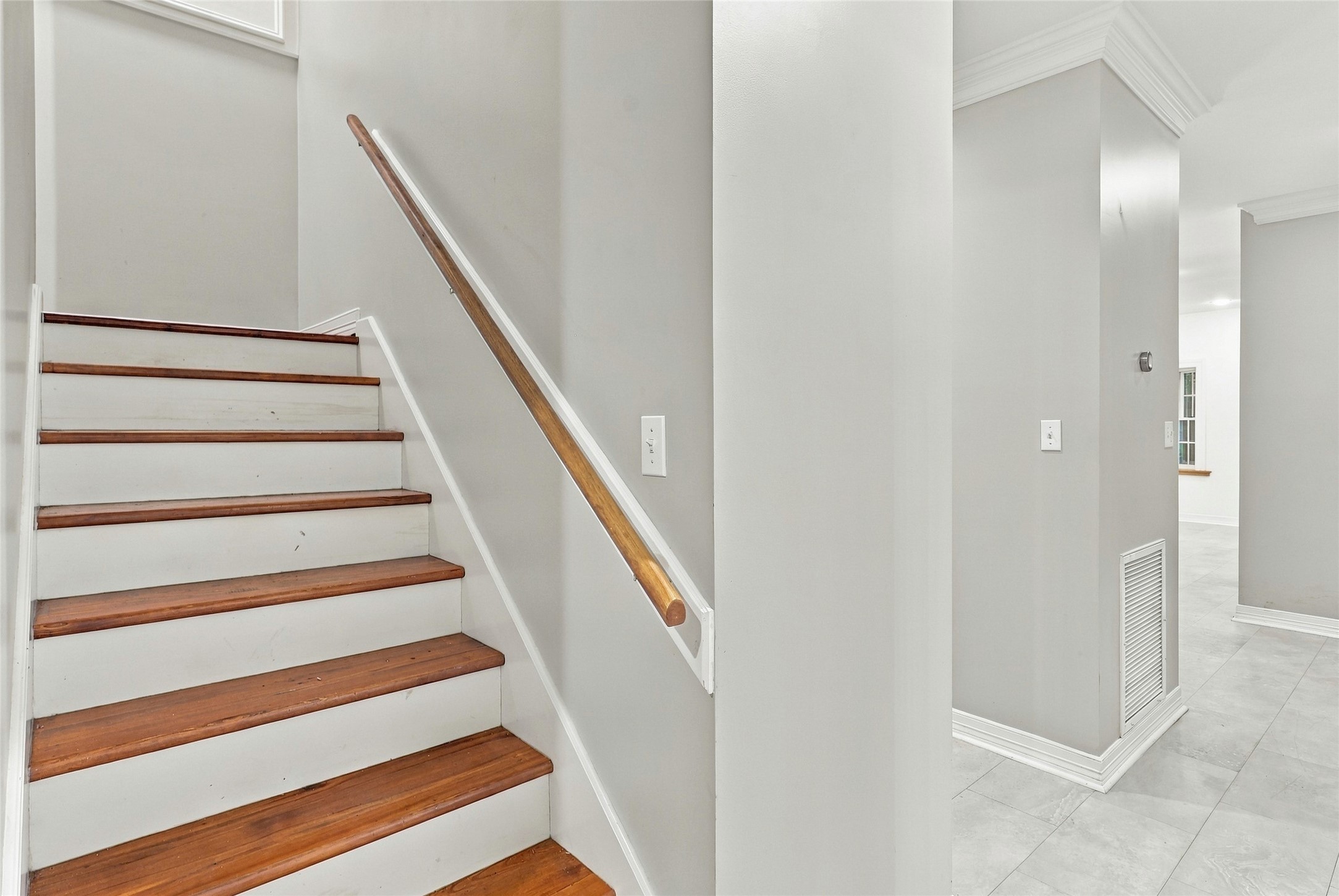 8714 Holly Hills Drive, Tomball, TX 77375