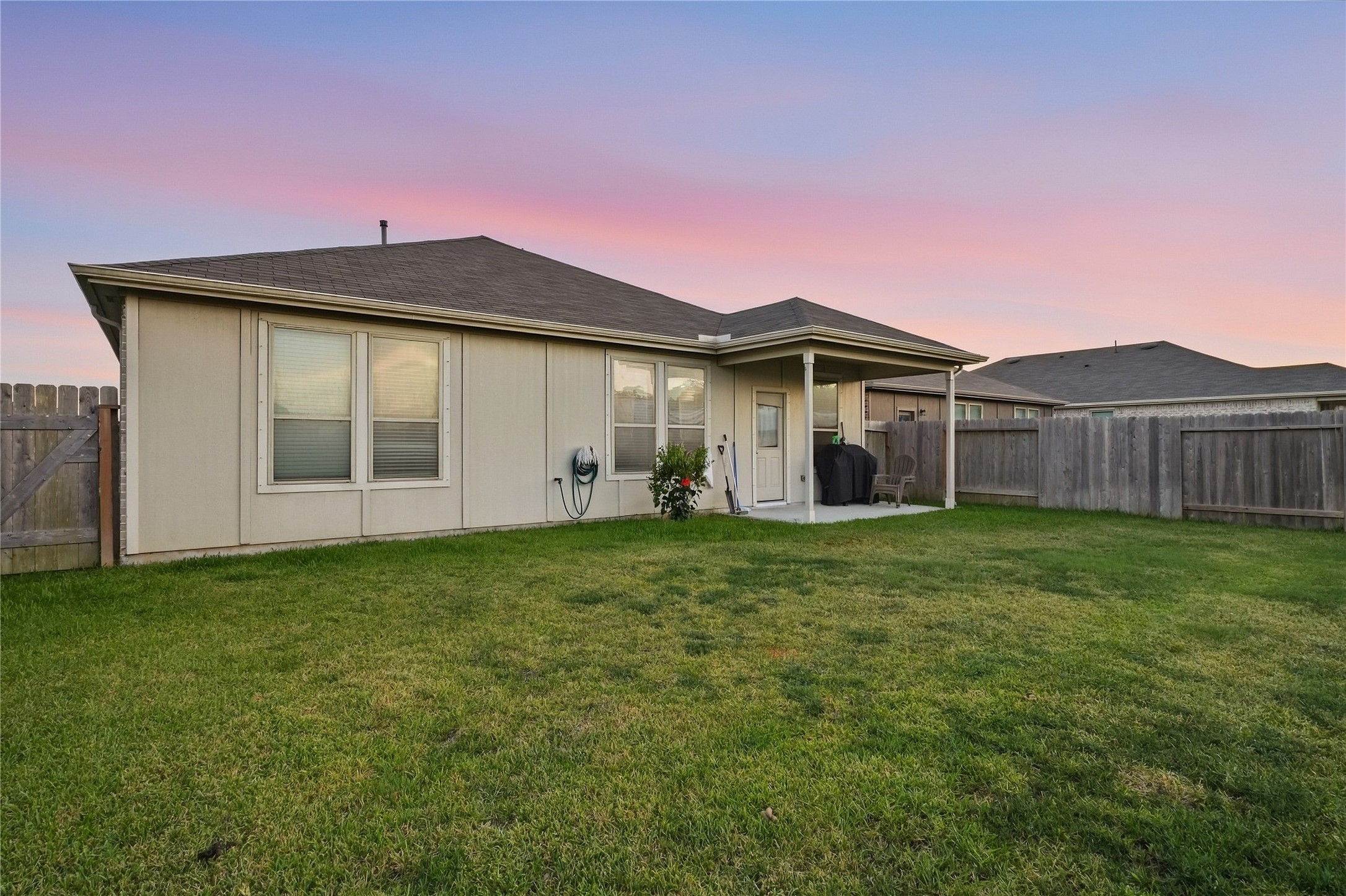 335 Appaloosa Drive, Alvin, TX 77511