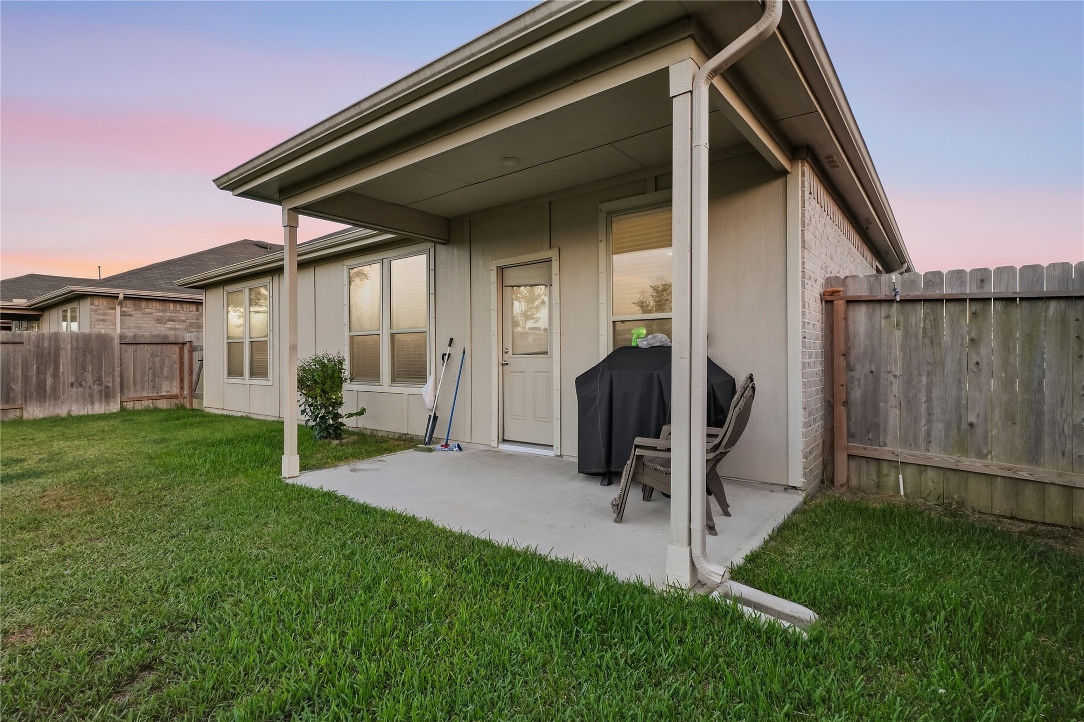 335 Appaloosa Drive, Alvin, TX 77511