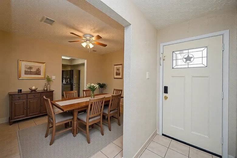 Virtually staged dining room