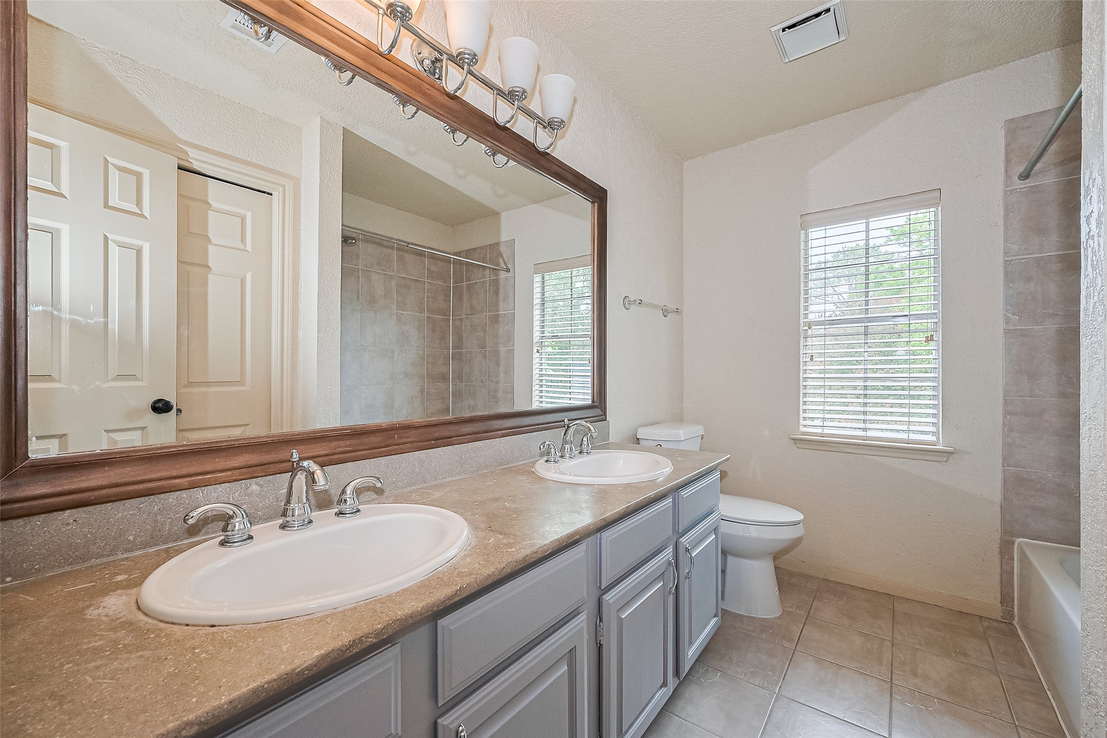 Hallway full bath on 2/F
