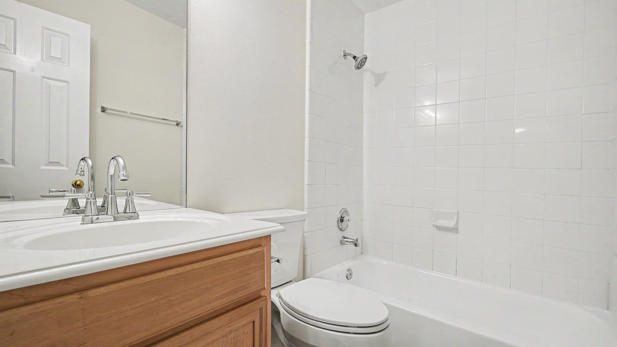 Upstairs full bath