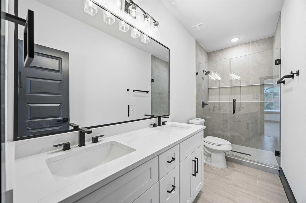 4630 Edfield Street, #B, Houston, TX 77033