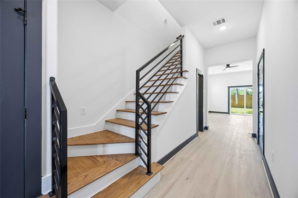 4630 Edfield Street, #B, Houston, TX 77033