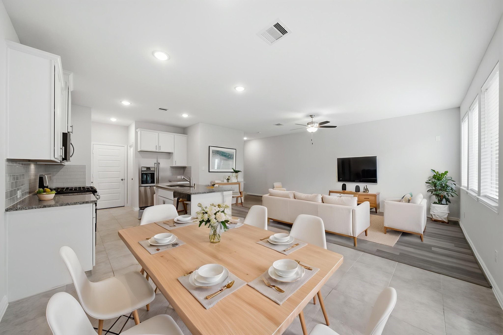 Virtually staged -Livingroom-Kitchen Virtually staged -Livingroom-Kitchen