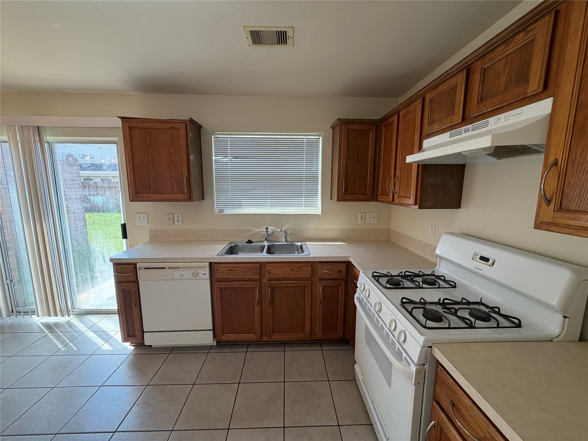 12608 Rio lindo Street, Rosharon, TX 77583