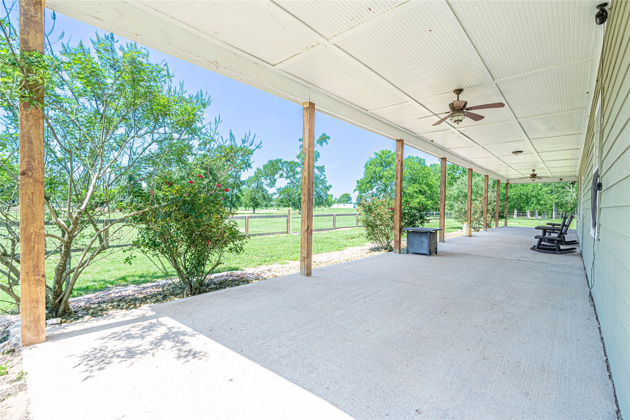 41802 Aggie Gee - Front Porch