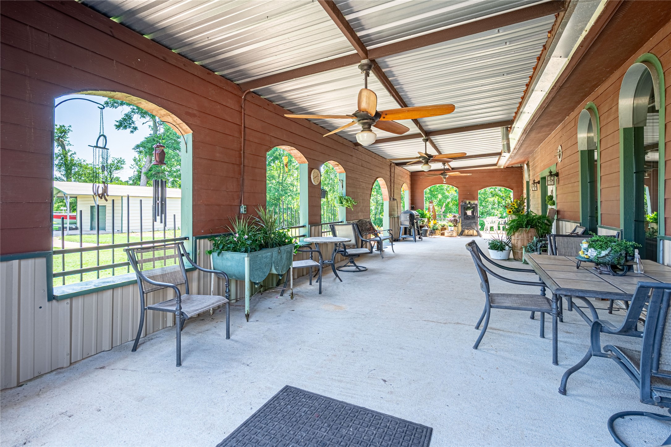 41800 Aggie Gee - Front House Porch