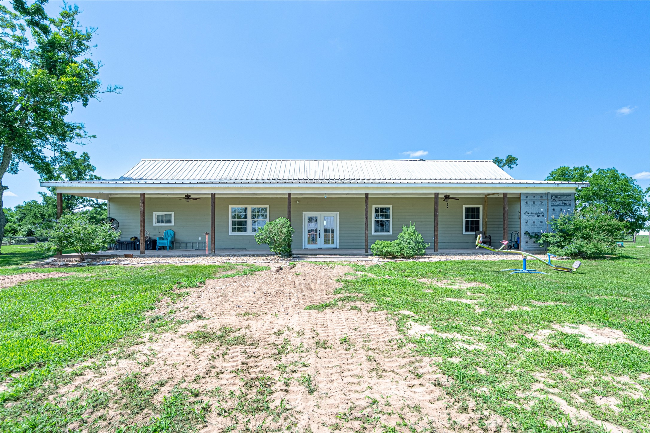 41802 Aggie Gee - Back Porch