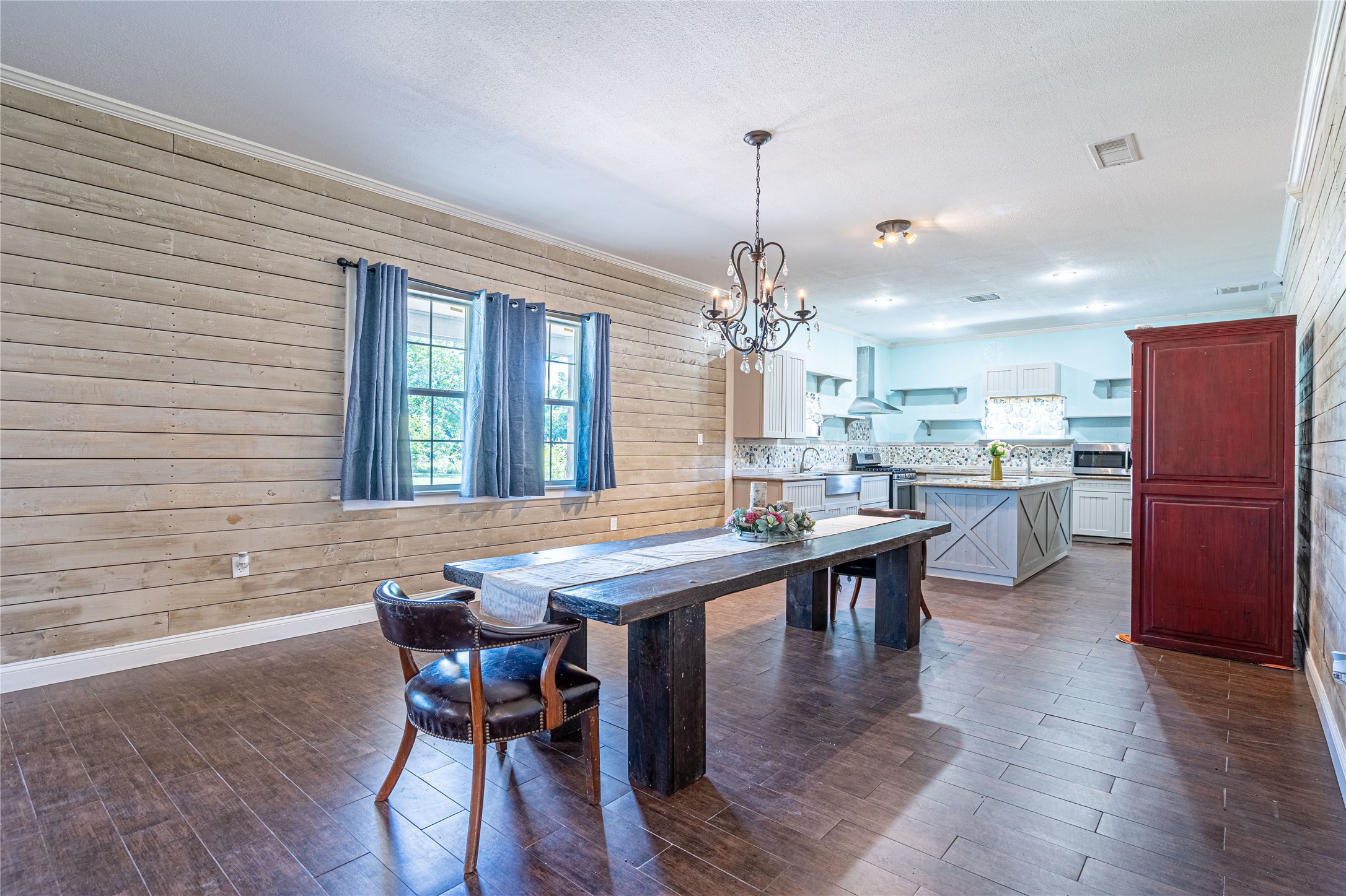 41802 Aggie Gee - Dinning Room